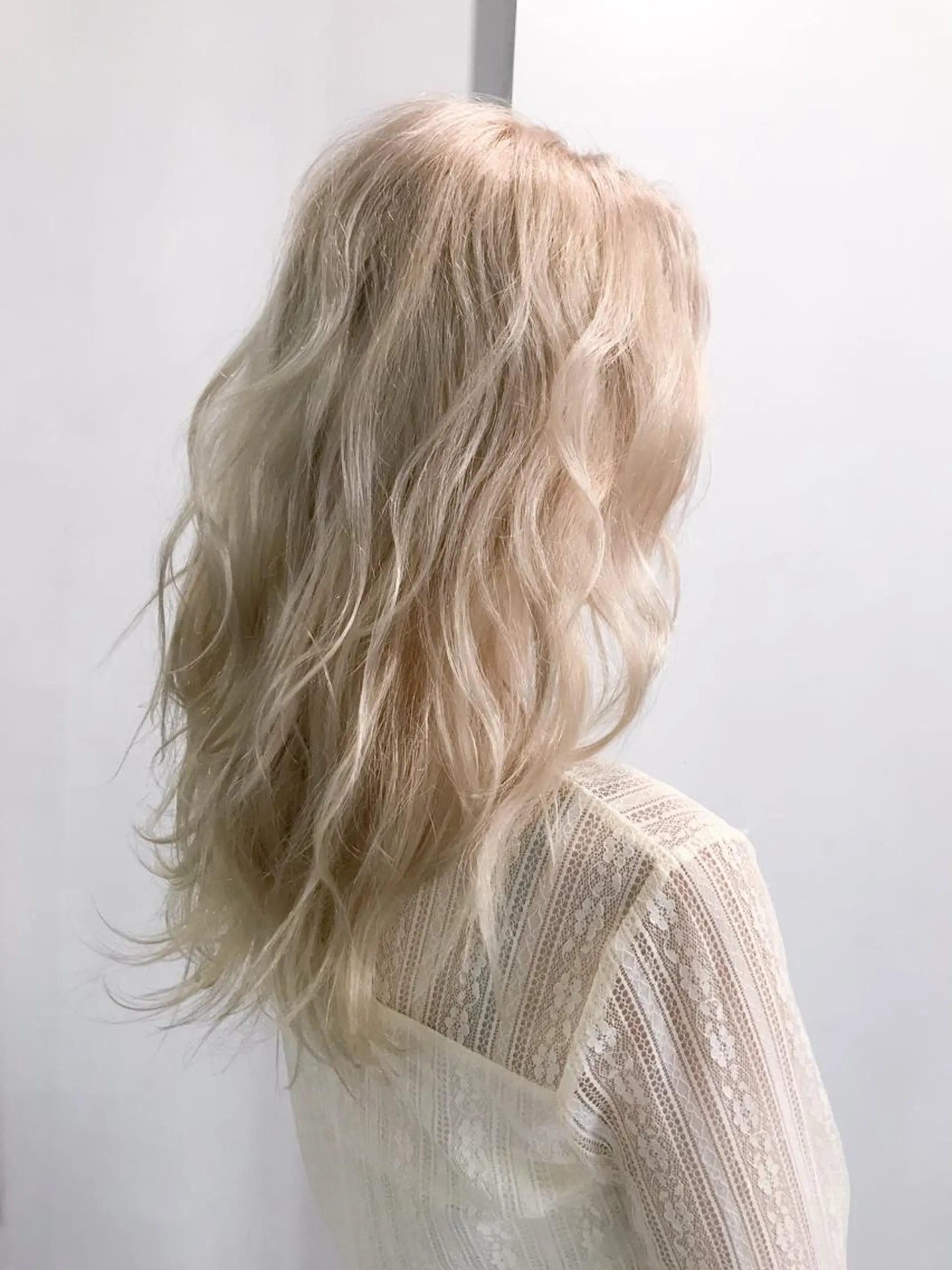 ロング カラー ベージュカラー ハイトーンカラー エクステ(レミー毛) NINEのヘアスタイル