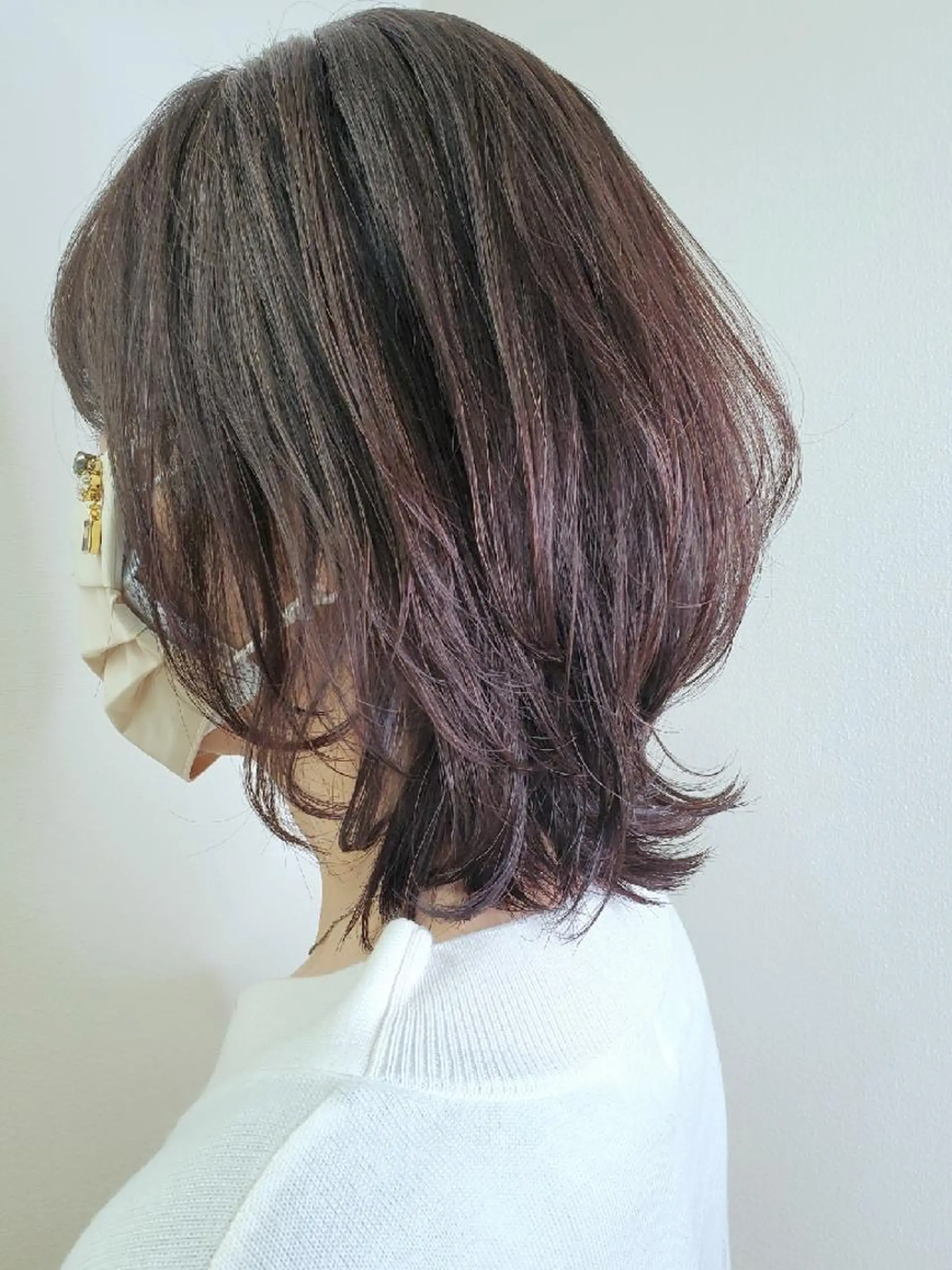 セミロング カラー マネージャー 西村優子のヘアスタイル