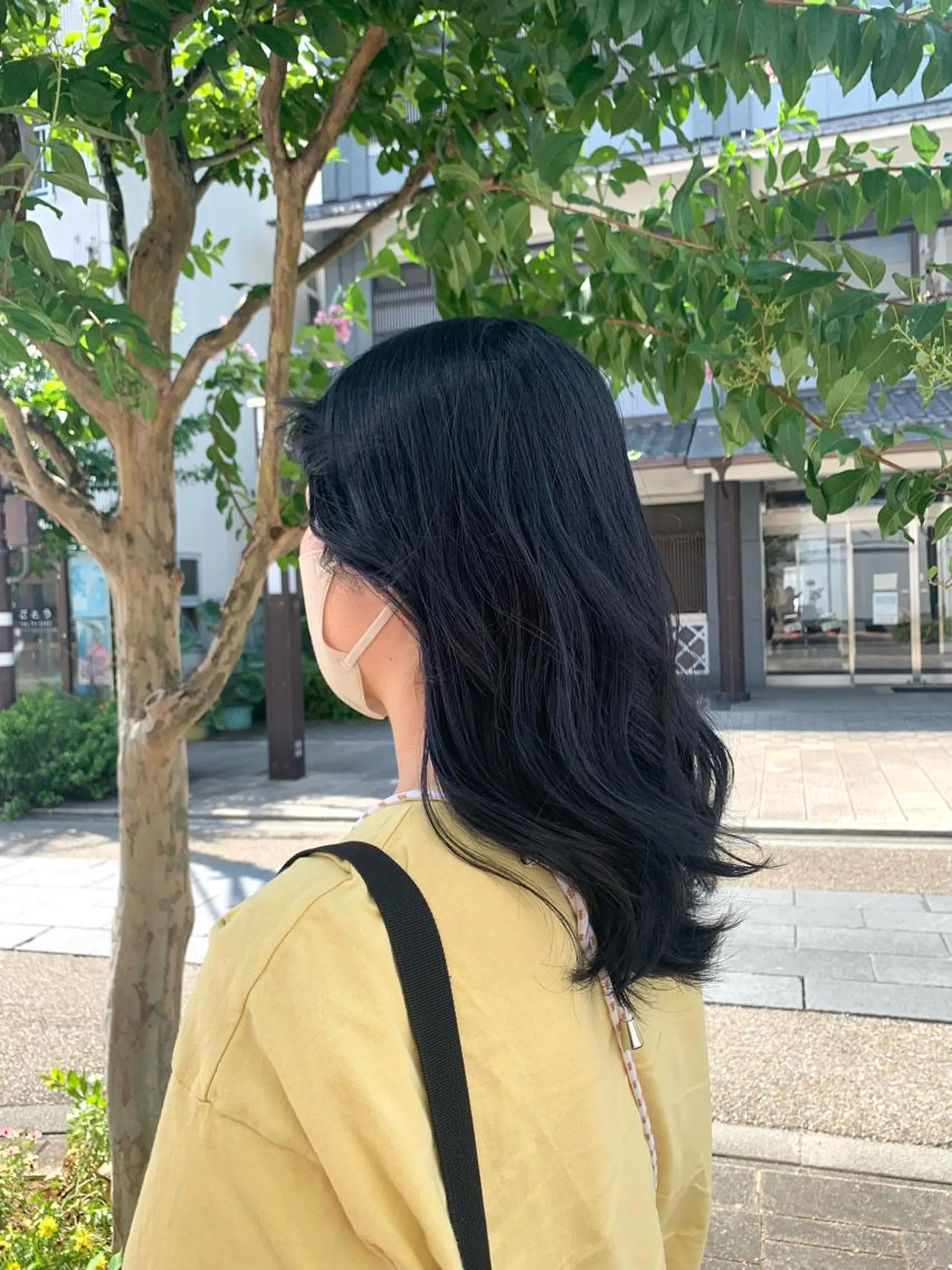セミロング カラー 黒髪 ブリーチ ブルーカラー ブルーブラック Lunapiena所属・Lunapiena 🫧ナナのヘアスタイル