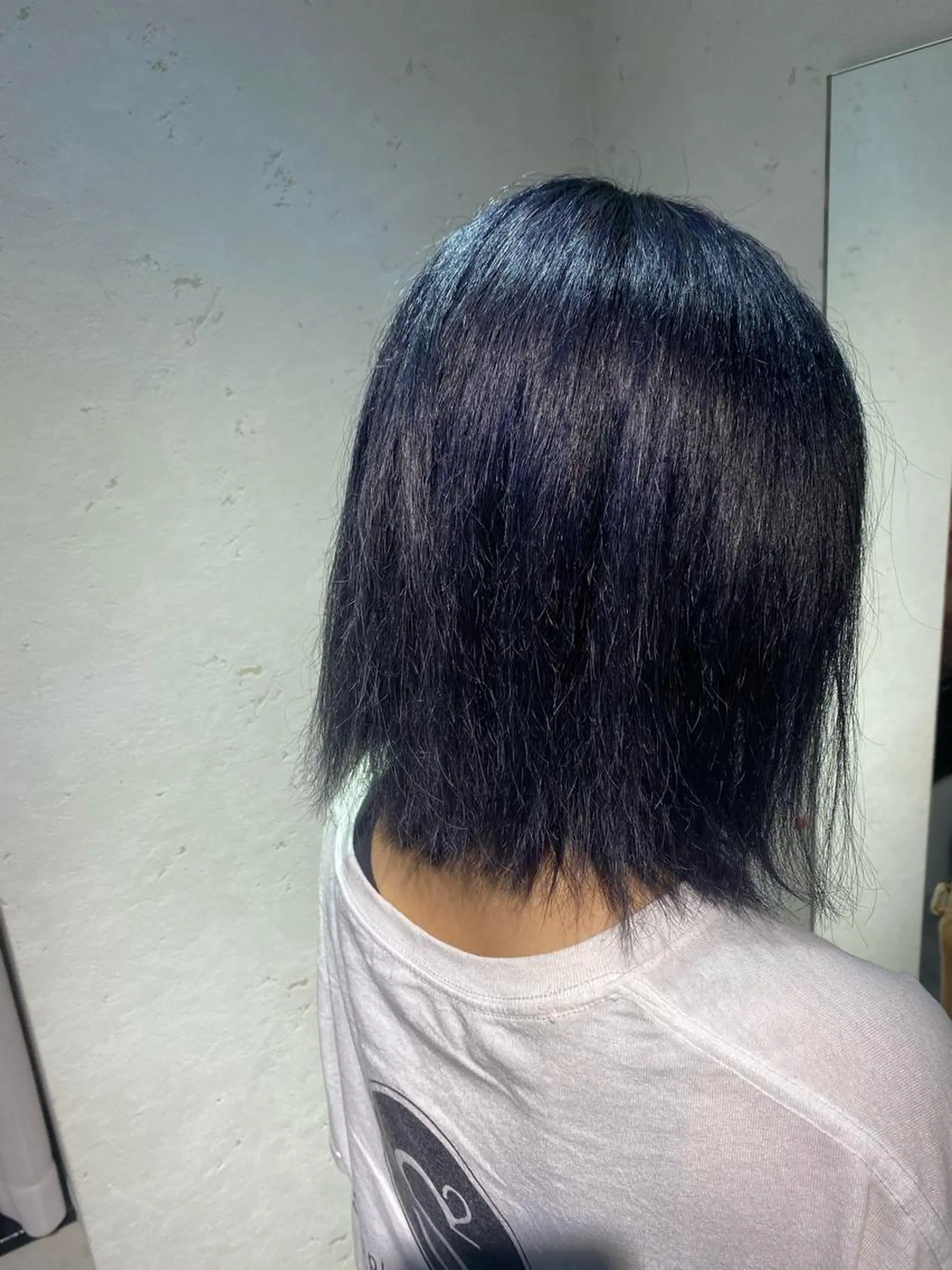 ショート パープルカラー ヘアカラー トリートメント 三吉 悠介のヘアスタイル