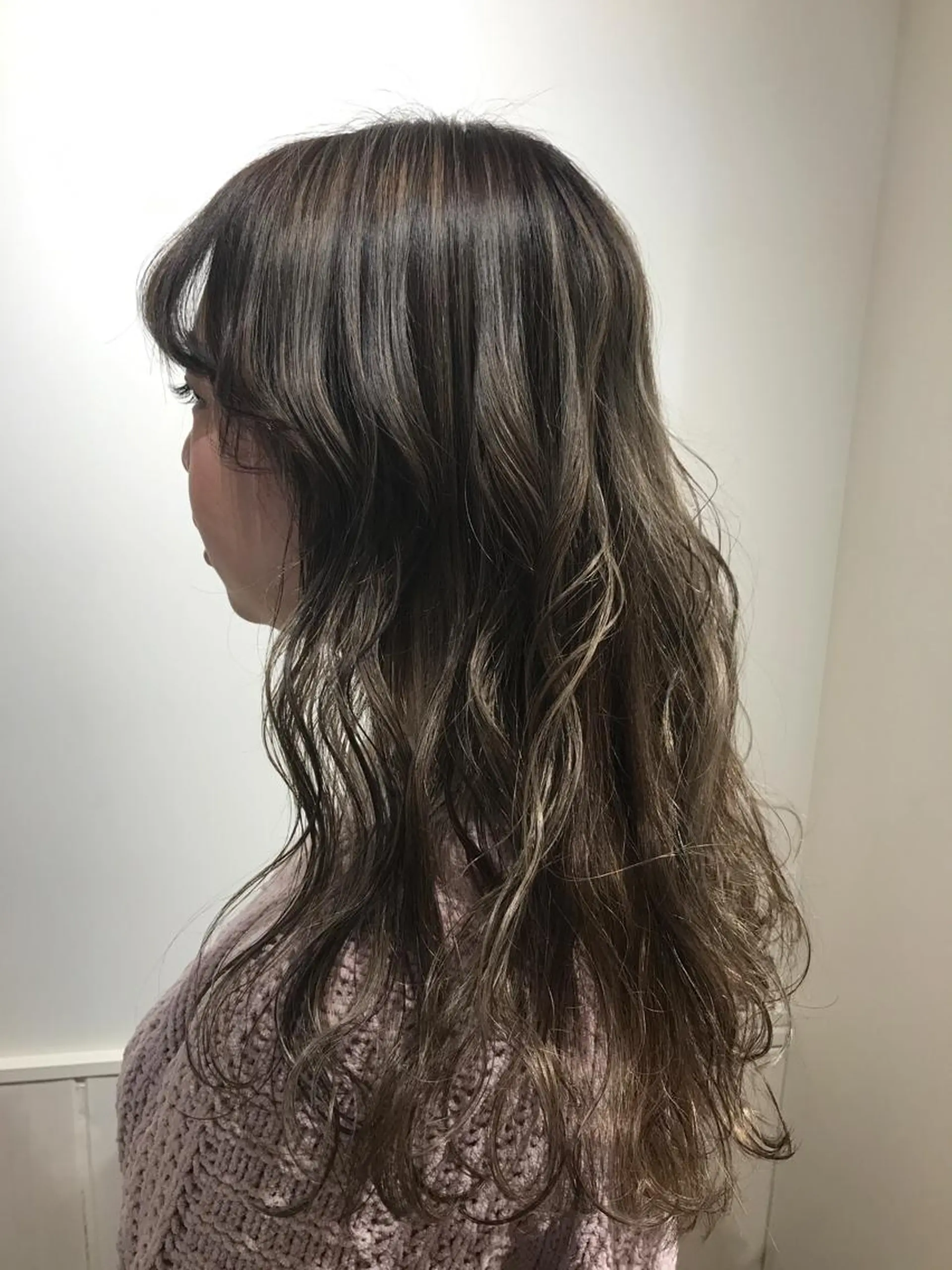 ロング カラー アッシュ ベージュカラー フォギーベージュ ハイライトカラー ハイライト カット ヘアカラー 清水 ちひろ ✄トップスタイリストのヘアスタイル