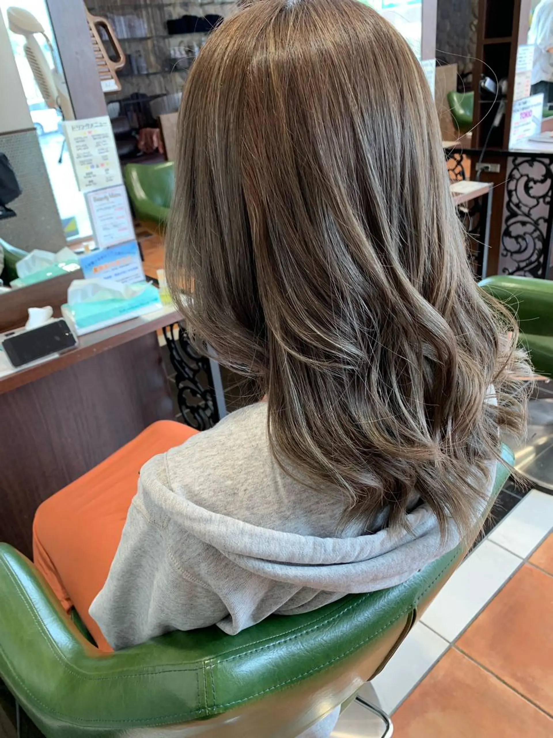 ミディアム カラーリスト菅澤 岳のヘアスタイル