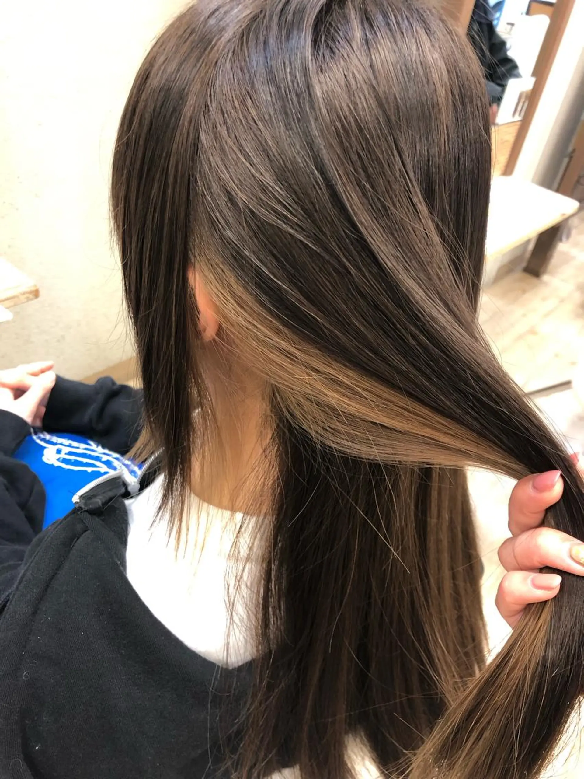 ロング カラー ベージュカラー インナーカラー ヘアカラー 阿部 美咲のヘアスタイル