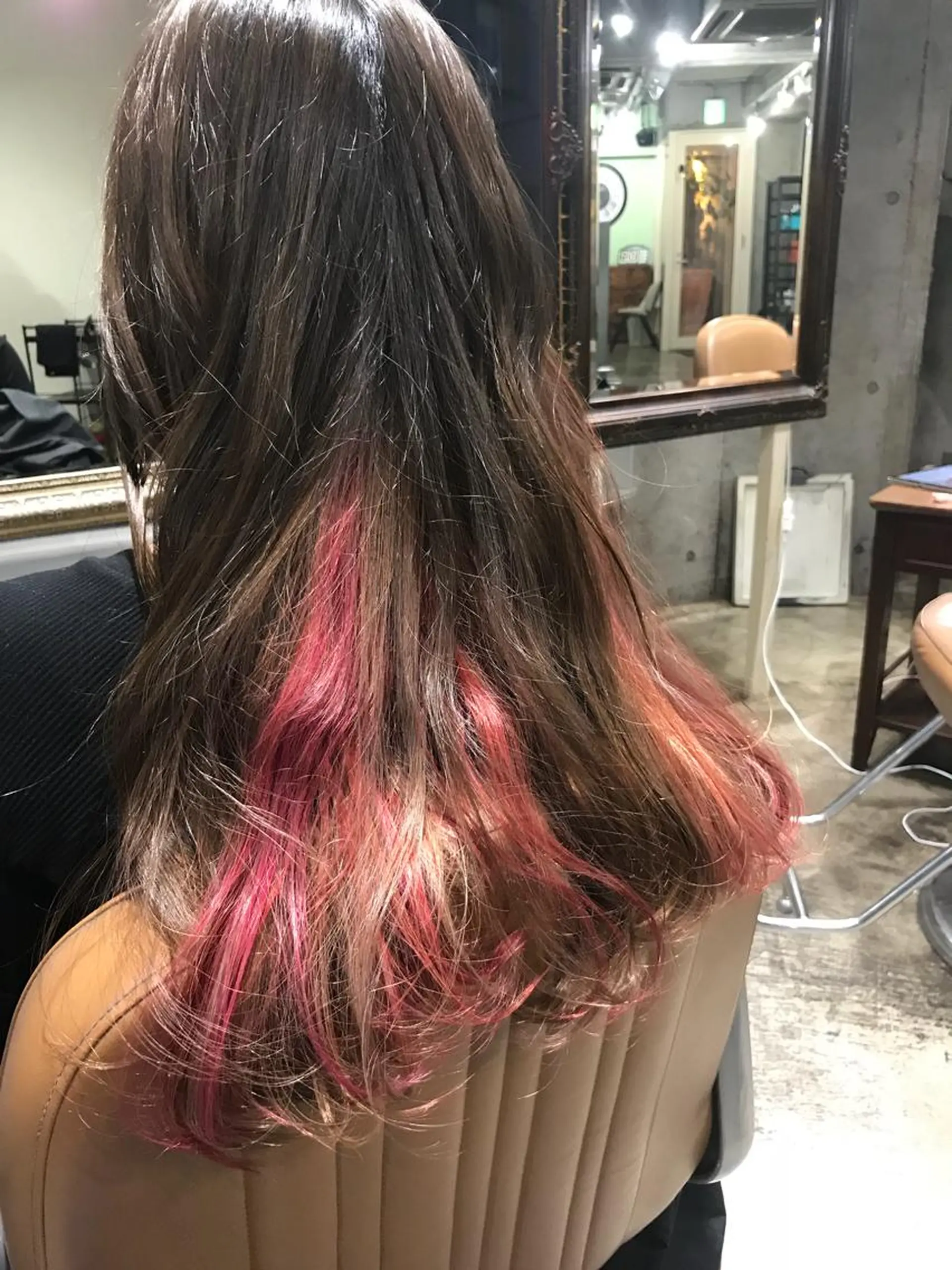 ロング カラー パーマ ヘアアレンジ メンズ キッズ ネイル マツエク・マツパ メンズインナーカラー インナーカラー ピンクカラー カラーマツエク ピンク サロンドミルク 原宿のヘアスタイル