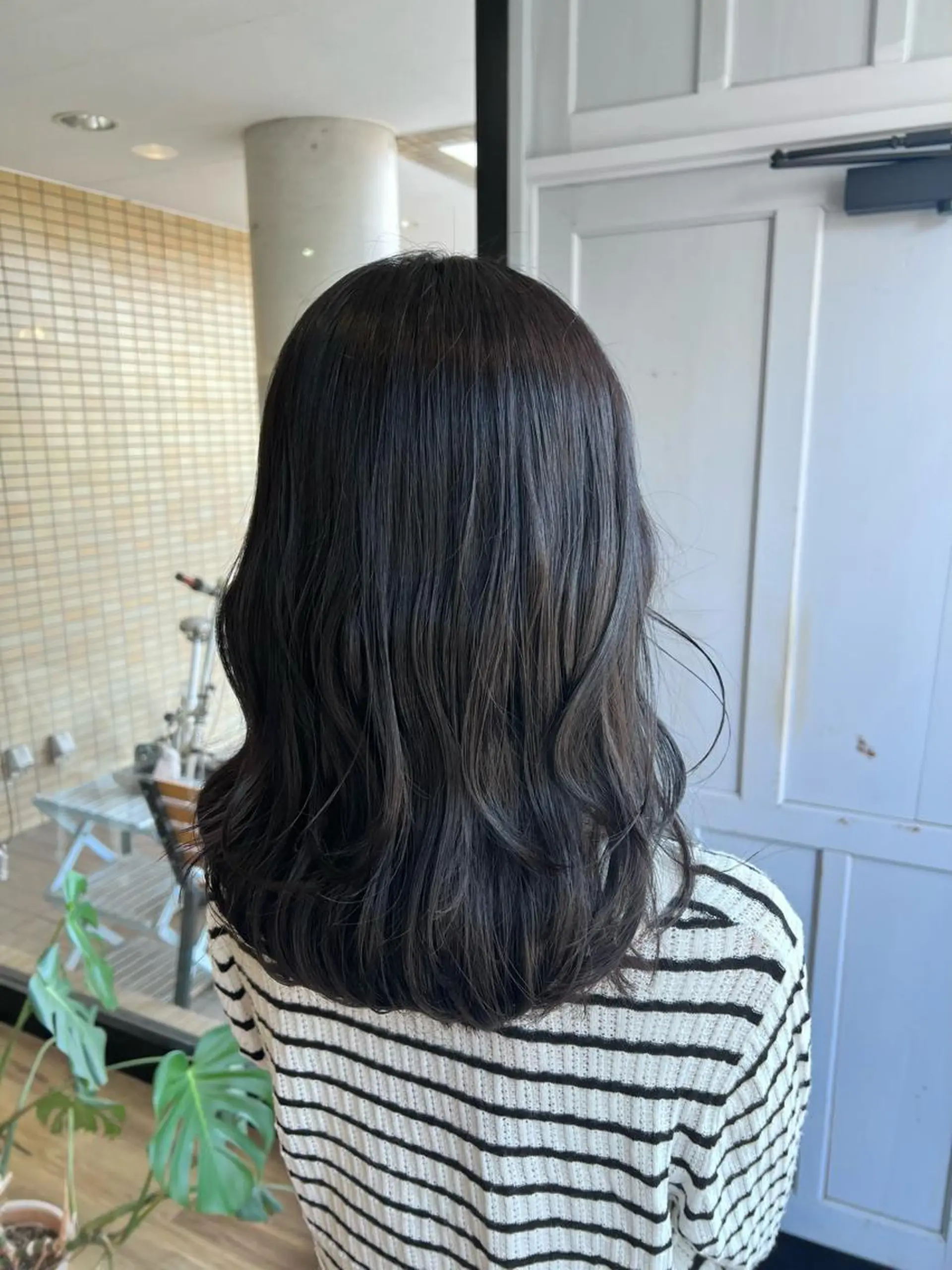 ロング カラー 黒髪 ブルーカラー ブルーブラック ヘアカラー トリートメント ツキダテ ユイのヘアスタイル