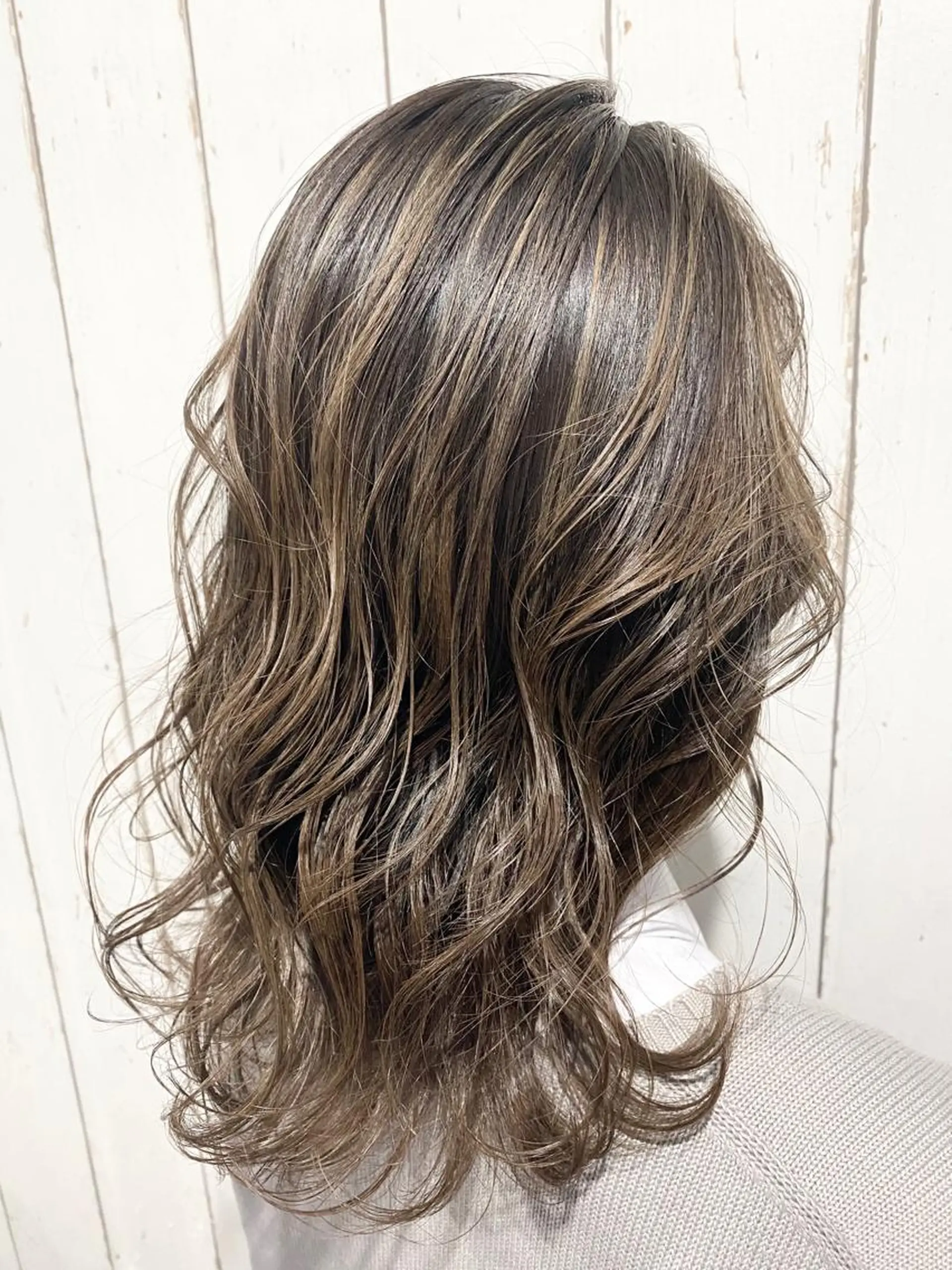 ミディアム カラー パーマ ヘアアレンジ アッシュ バレイヤージュ ベージュカラー ブリーチ 透明感カラー ヘアカラー トリートメント RecheRche【池袋】所属・👑指名率No.1 👑坂口飛翔のヘアスタイル