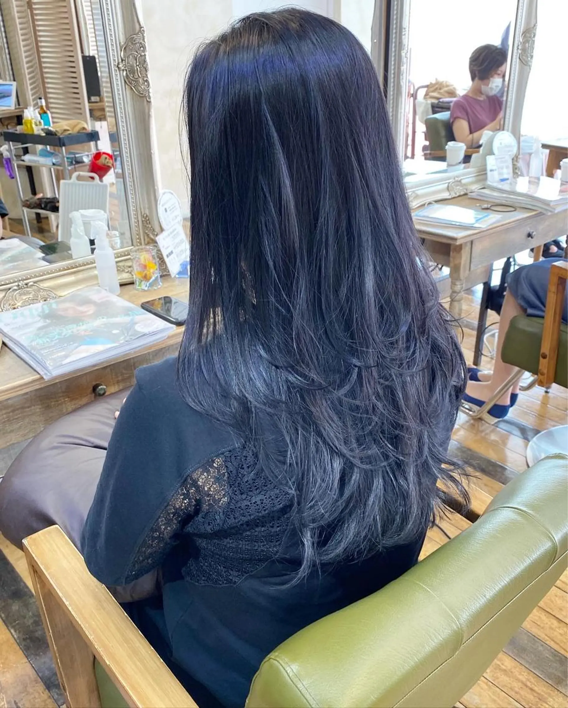 カラー レイヤーカット、 大人可愛い 中村美羅のヘアスタイル