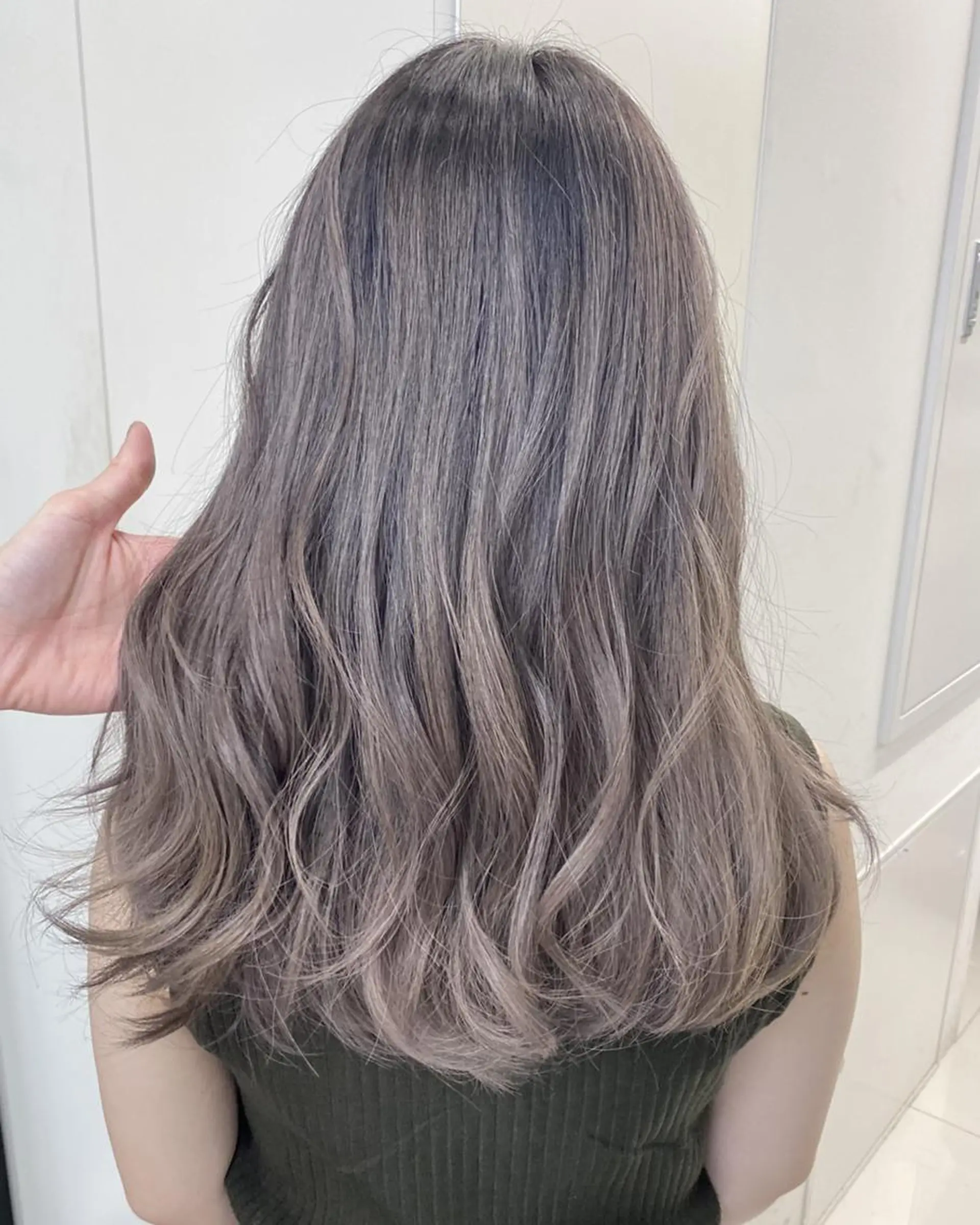 ロング カラー ヘアアレンジ パーマ 公式 Ease by amble luxeのヘアスタイル