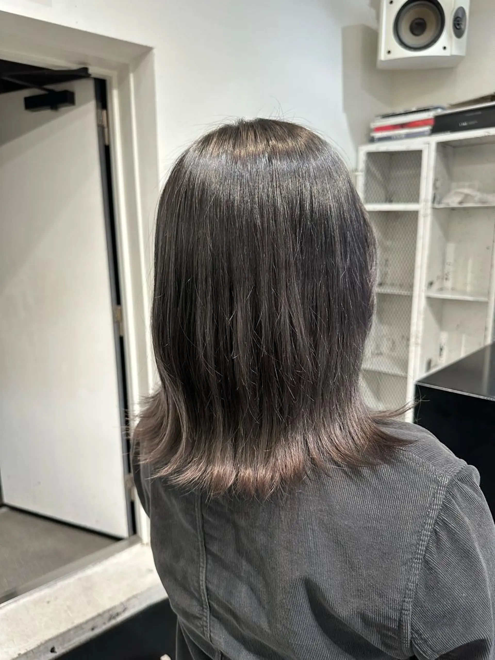 ミディアム カラー グラデーションカラー グレージュ ヘアカラー 🎀ツヤ髪韓国ヘア ミカ🎀のヘアスタイル