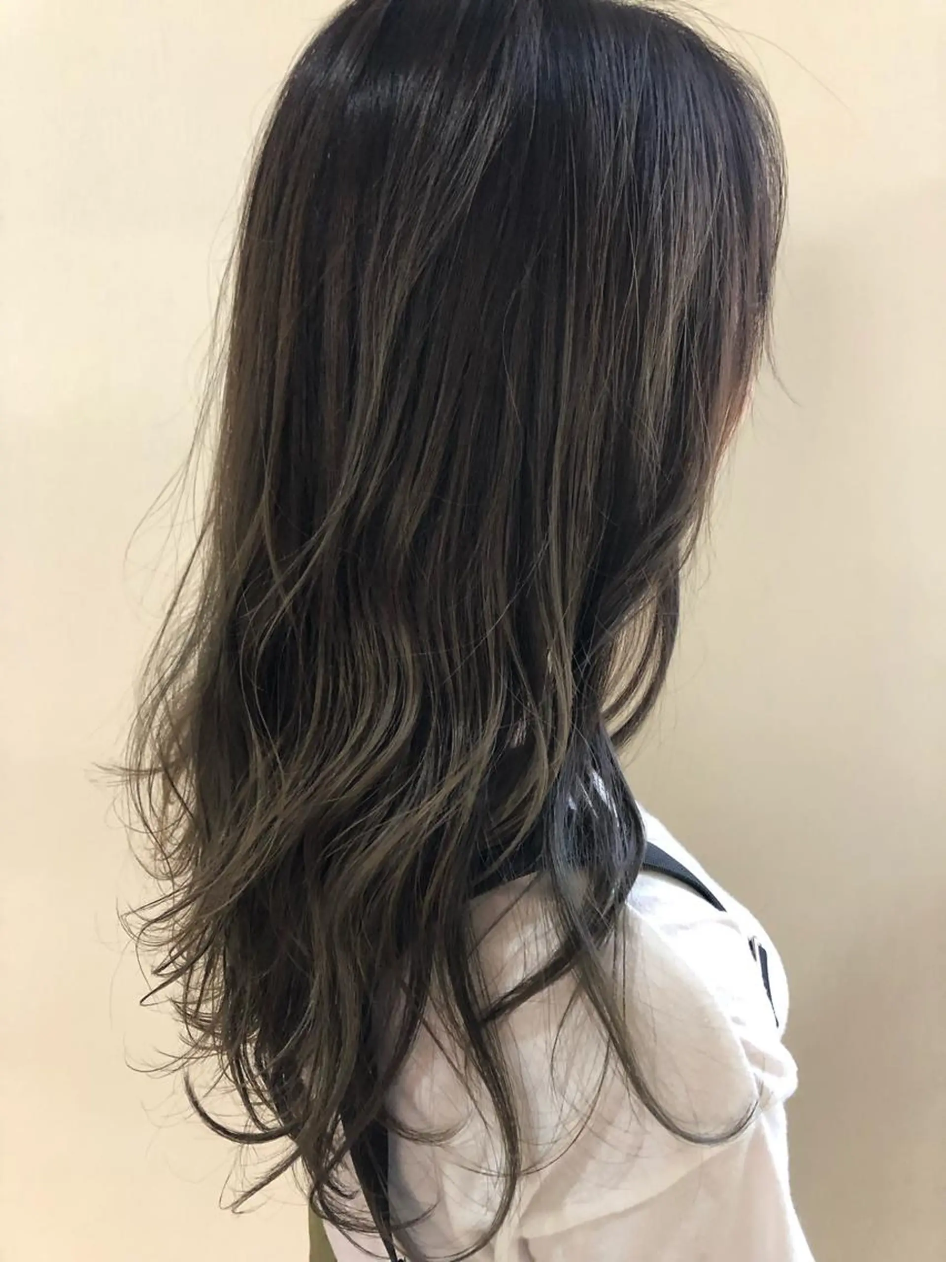 ロング カラー カット 相原 美咲のヘアスタイル
