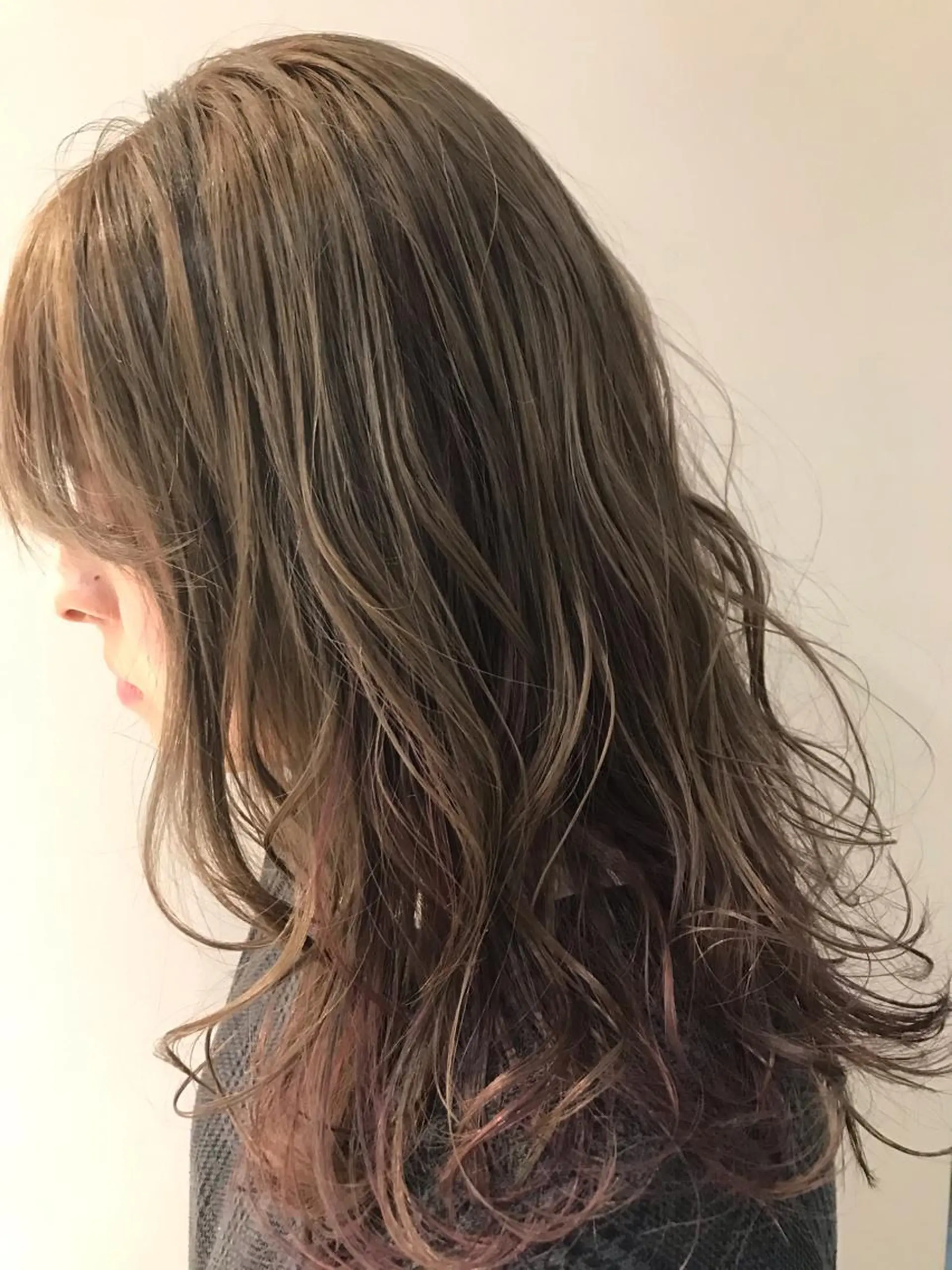 ミディアム カラー インナーカラー ピンクカラー カット ヘアカラー トリートメント 久保亮太 /大人ショートのヘアスタイル