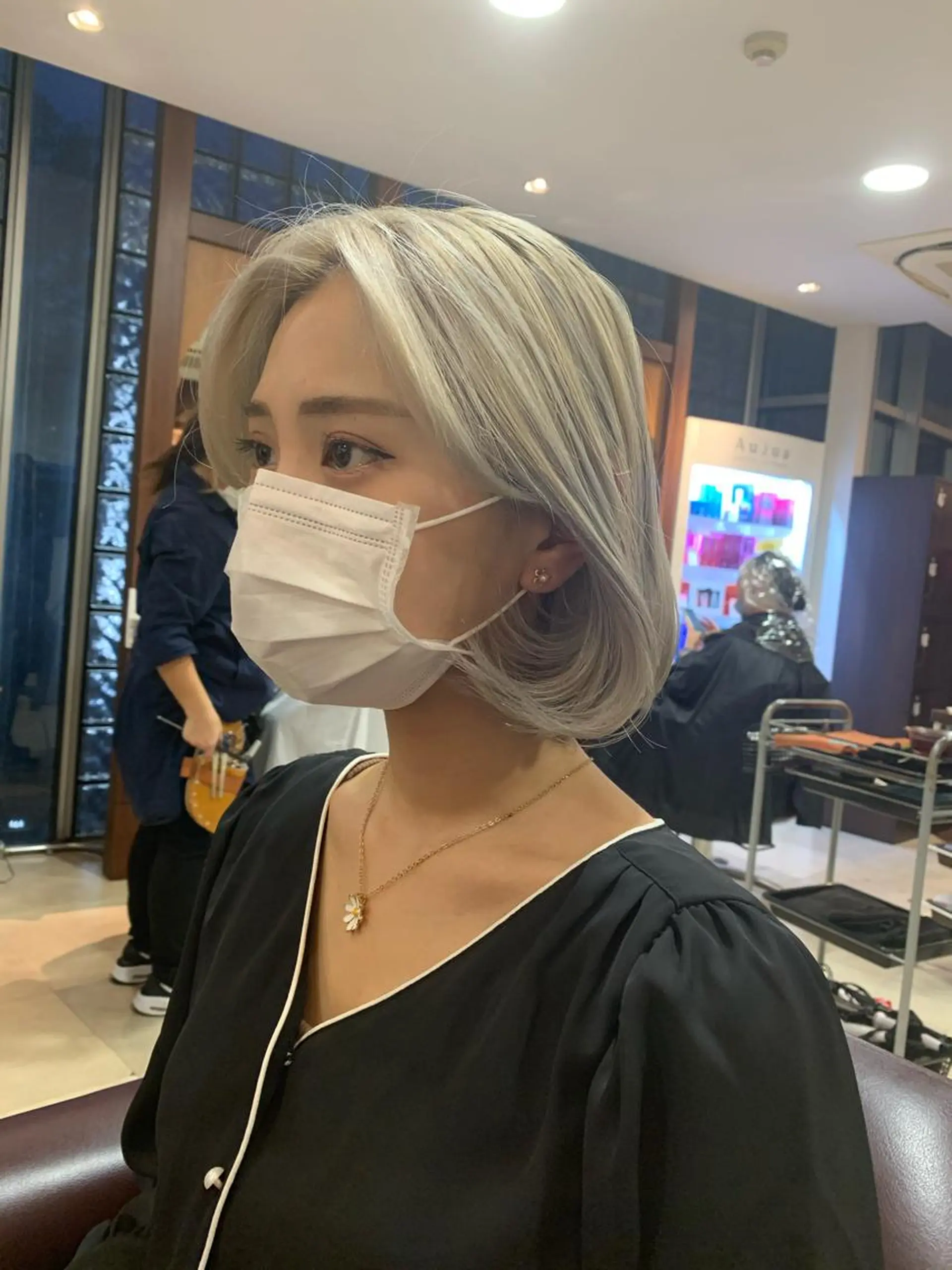 ミディアム カラー シルバー ホワイトシルバー タンバルモリ ヘアカラー トリートメント カットが上手い 💇‍♂🌸サク🌸のヘアスタイル