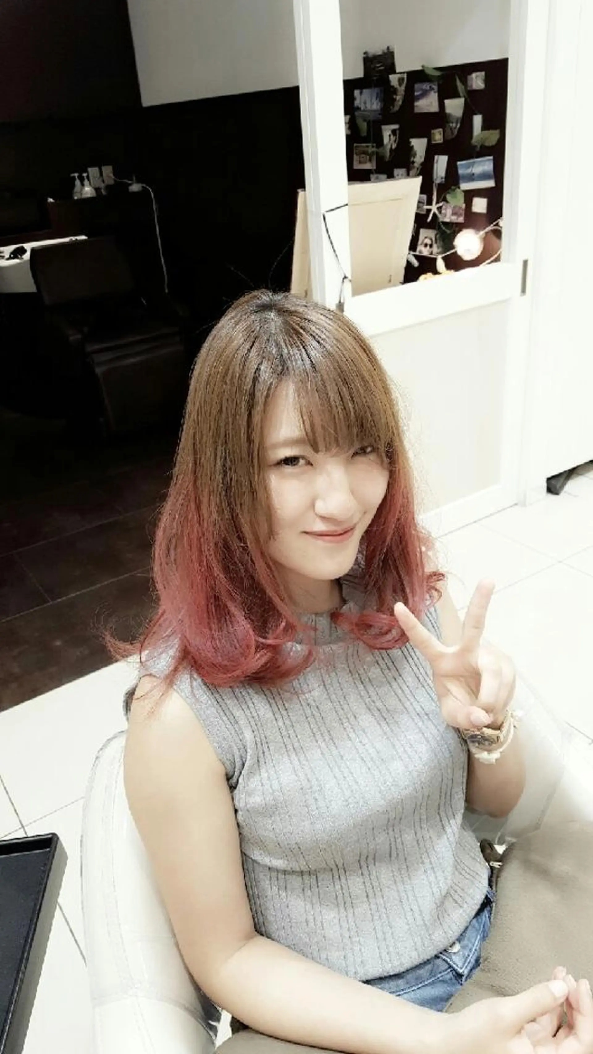 セミロング カラー グラデーションカラー ピンクカラー 中村 光樹のヘアスタイル