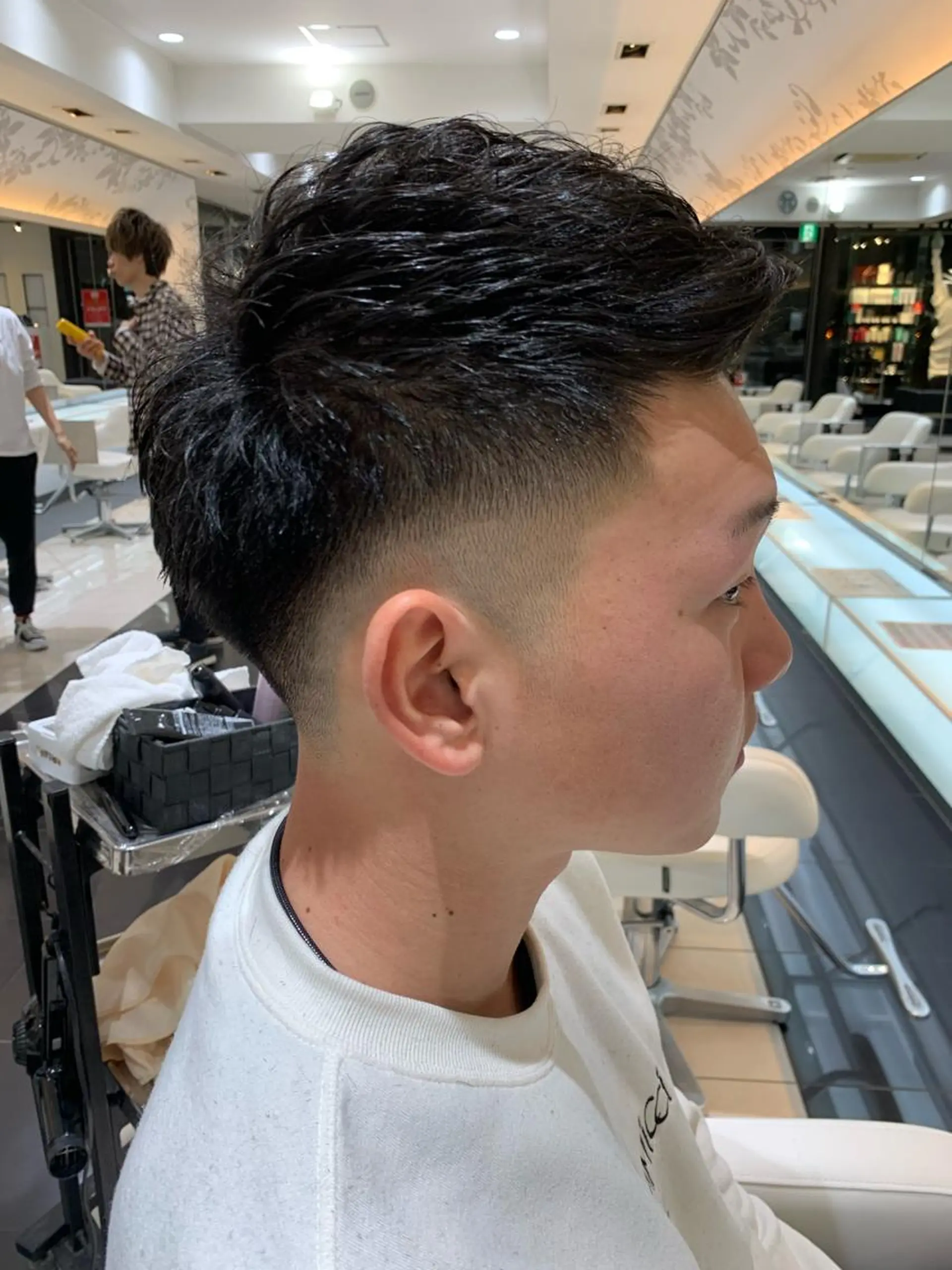 ショート パーマ メンズ フェードカット メンズパーマ ダメージレスカラー /透明感カラー 上長のヘアスタイル