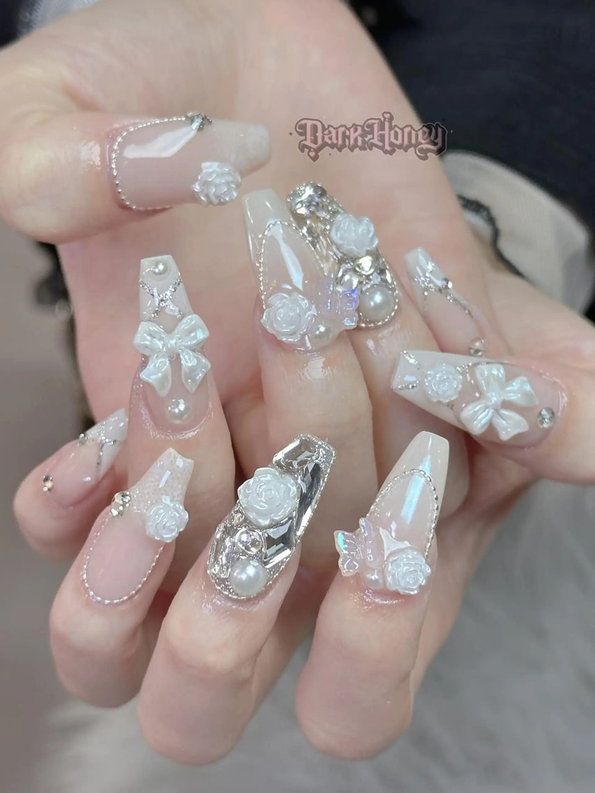 ネイル ハンドネイル Dark Honey Susuのネイルデザイン