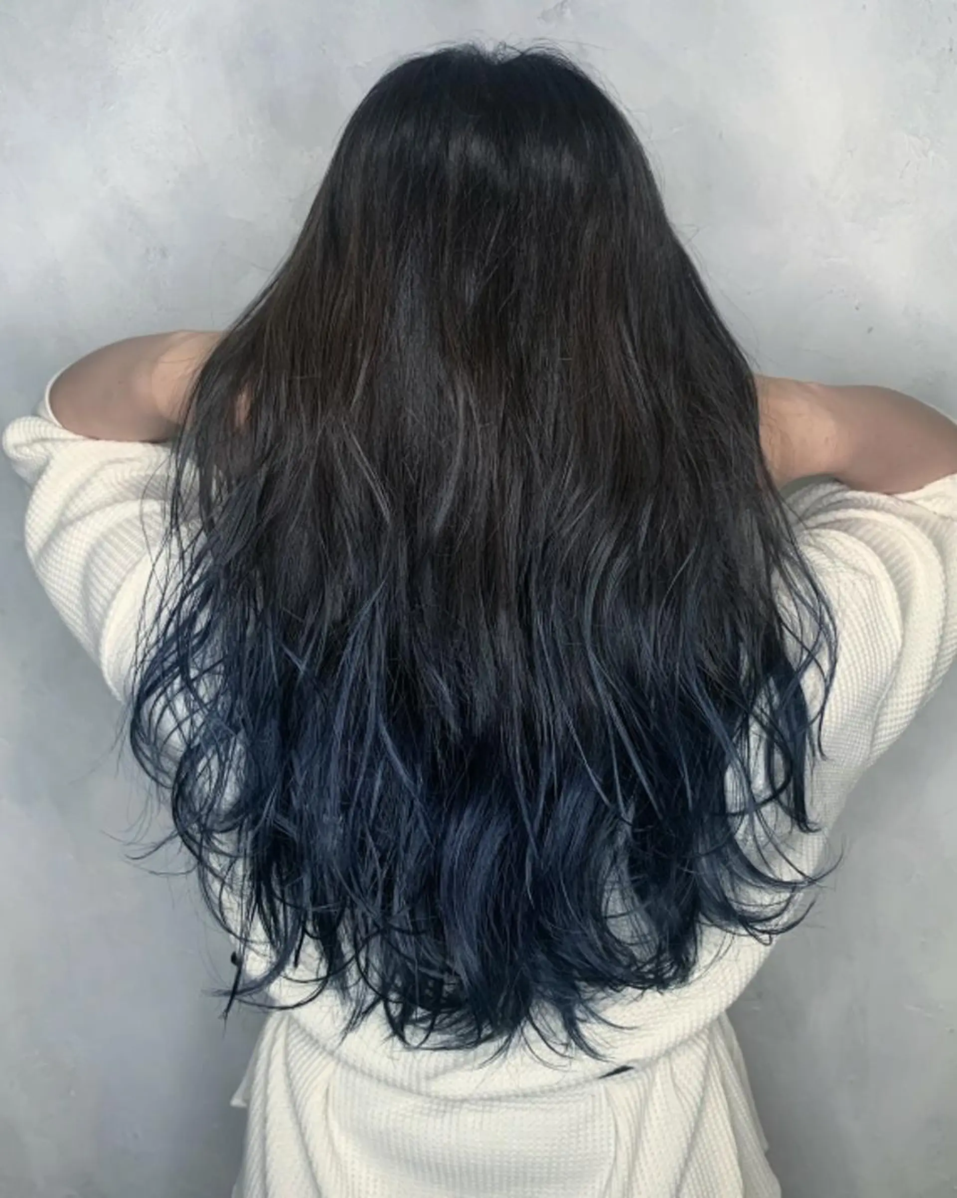 カラー ロング 黒髪 ブルーカラー ブルーブラック ブルージュ デザインカラー カット ヘアカラー N° aria 三軒茶屋のヘアスタイル