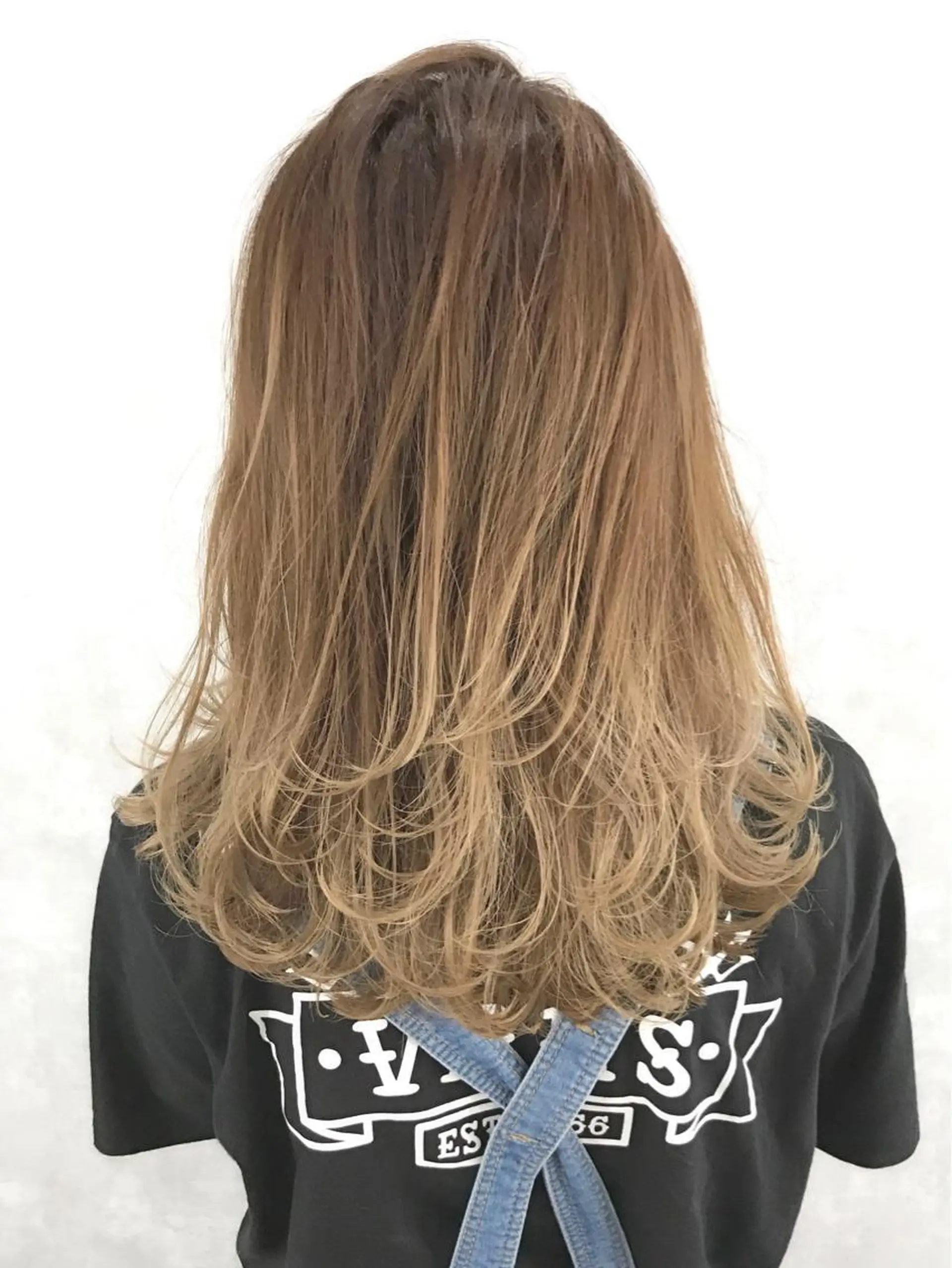 セミロング カラー ベージュカラー TOMOYAレイヤー ブリーチ縮毛矯正のヘアスタイル