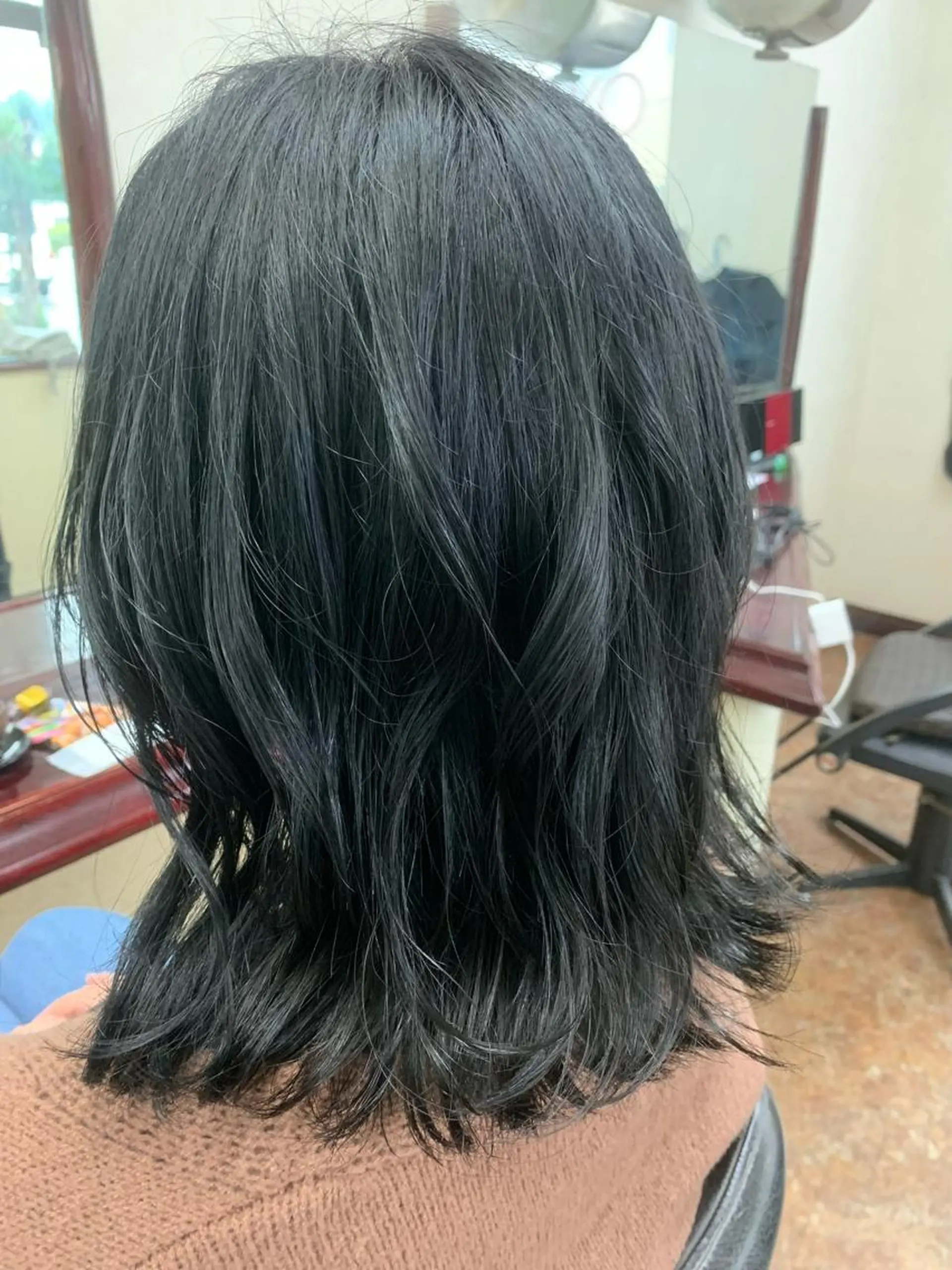 ミディアム カラー 黒髪 ブリーチ ブルーカラー ブルーブラック 透明感カラー 後藤 弓佳のヘアスタイル