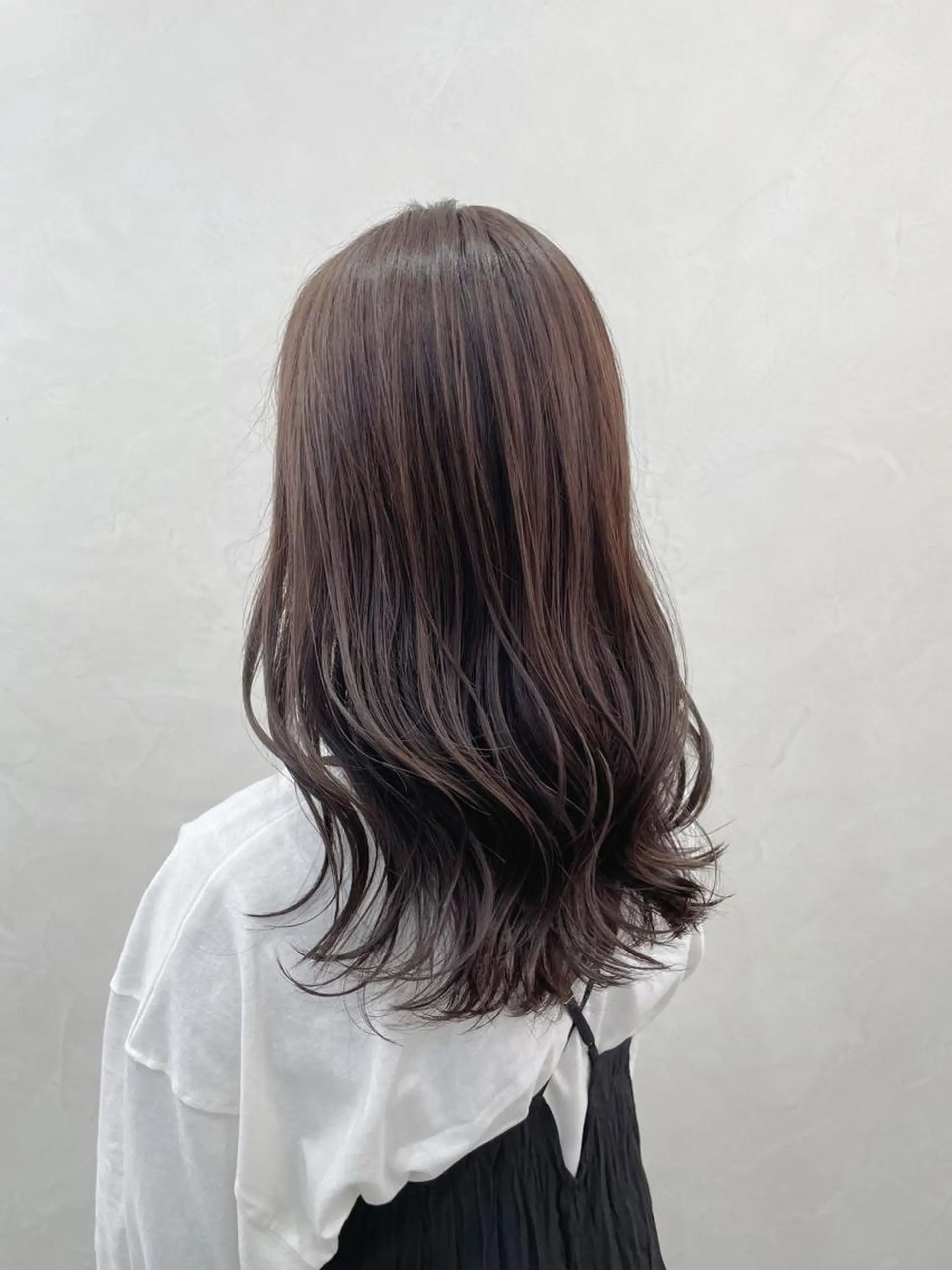 カラー 尾形 日和のヘアスタイル