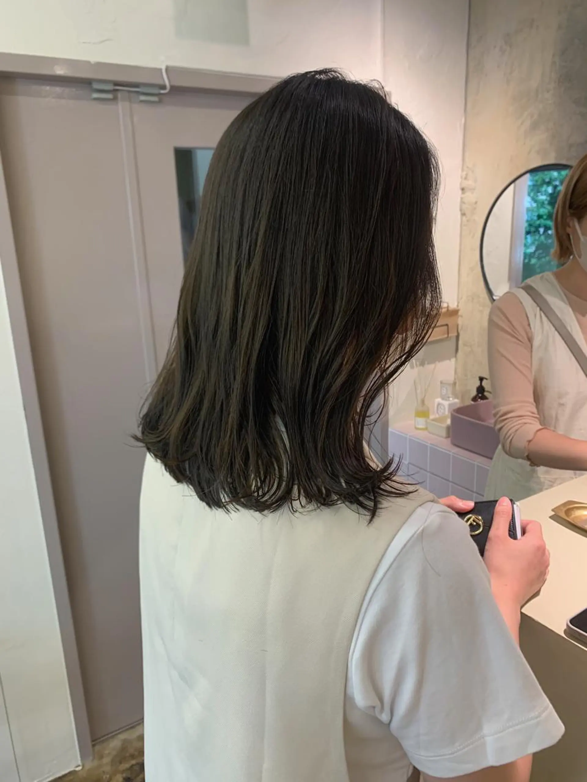 ミディアム カラー ベージュカラー オリーブベージュ yupi🐈‍⬛ レイヤー/パーマのヘアスタイル