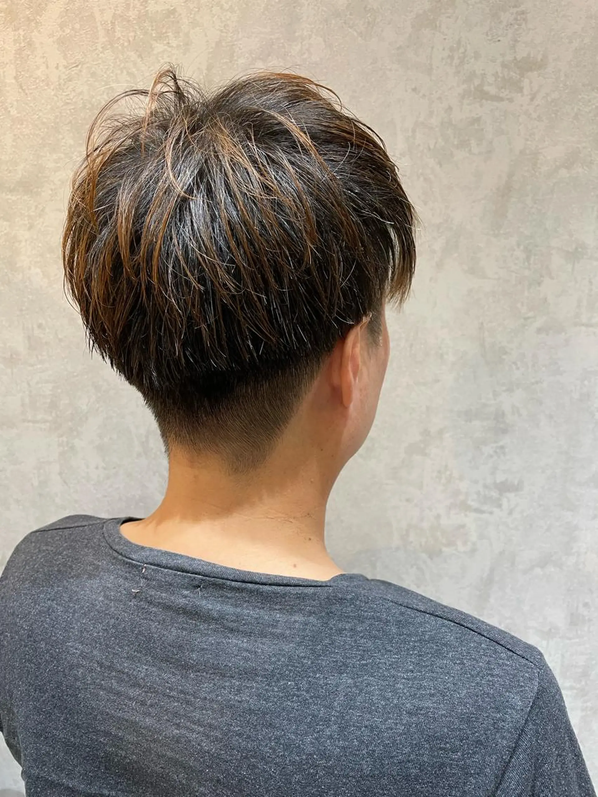 ショート メンズ モヒカン 飯塚 沙衣のヘアスタイル