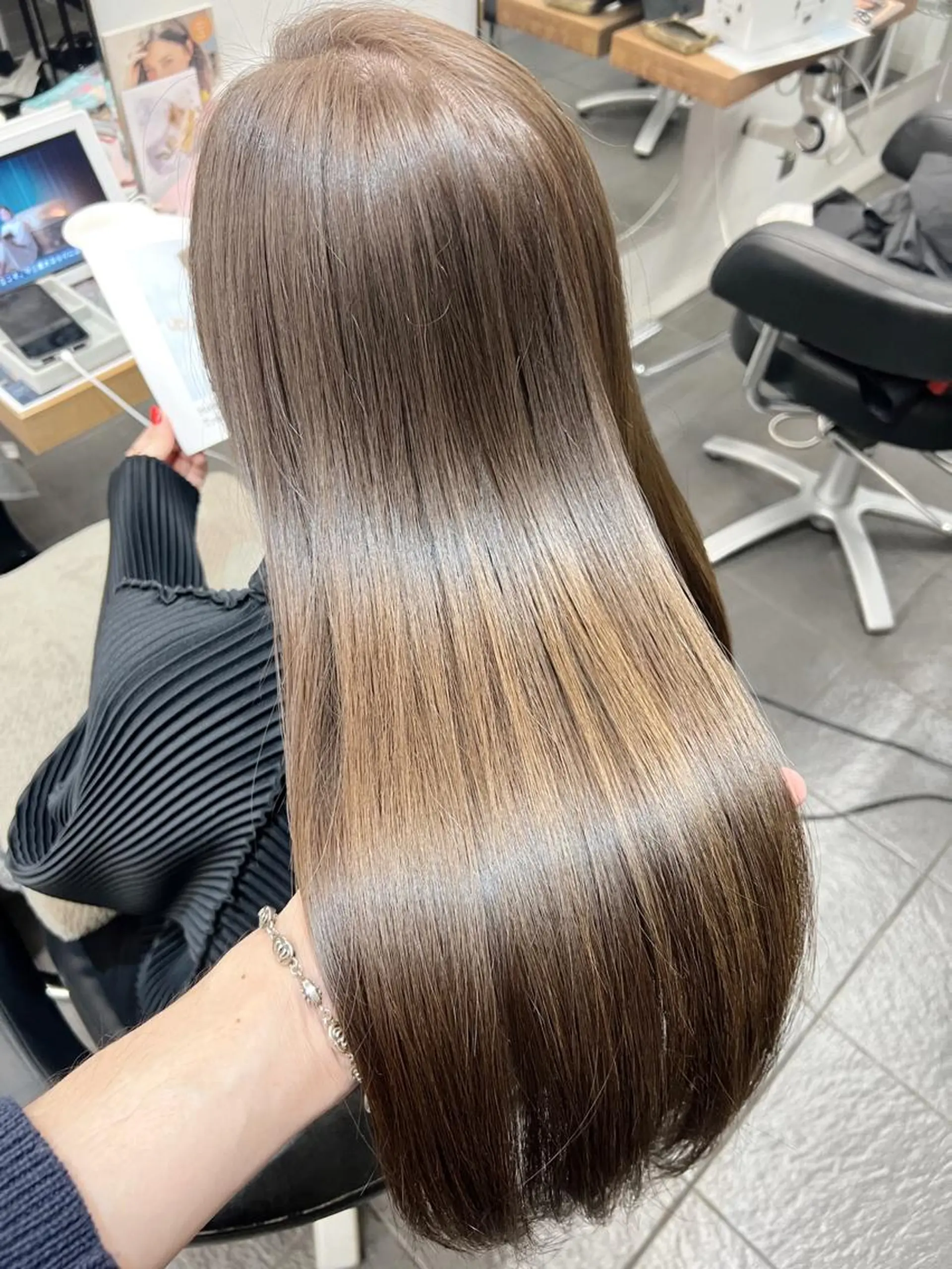 セミロング カラー ブリーチ グレージュ ブリーチなしカラー ヘアカラー トリートメント ヘッドスパ トップスタイリスト Yamato.hのヘアスタイル