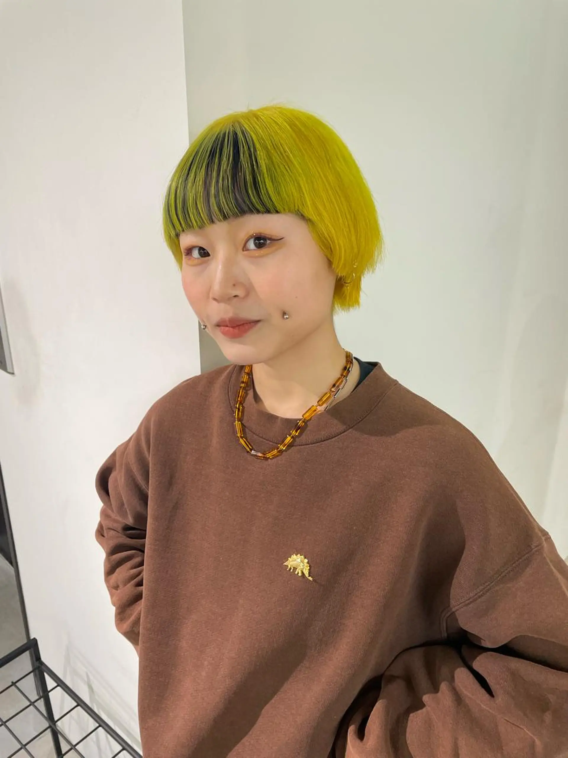 ショート カラー ミストバング ブリーチ ケアブリーチ デザインカラー ダブルカラー ヘアカラー トリートメント MIU/ルーツカラー ボブ/顔周りレイヤーのヘアスタイル
