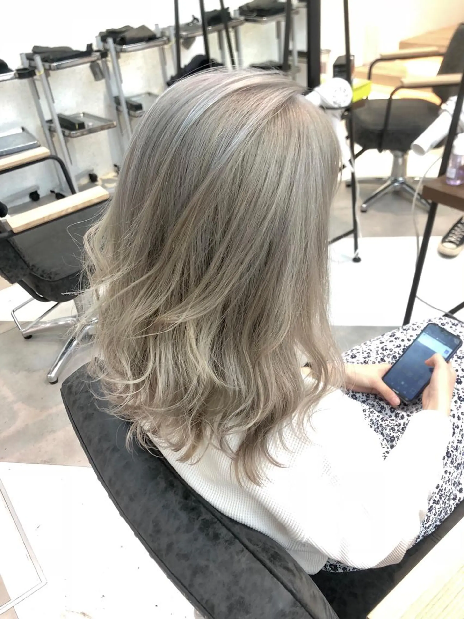 ミディアム カラー パーマ ヘアアレンジ メンズ ブロンド 外国人風カラー MELIA所属・まつげと眉MELIA 鈴木のマツエク・マツパデザイン