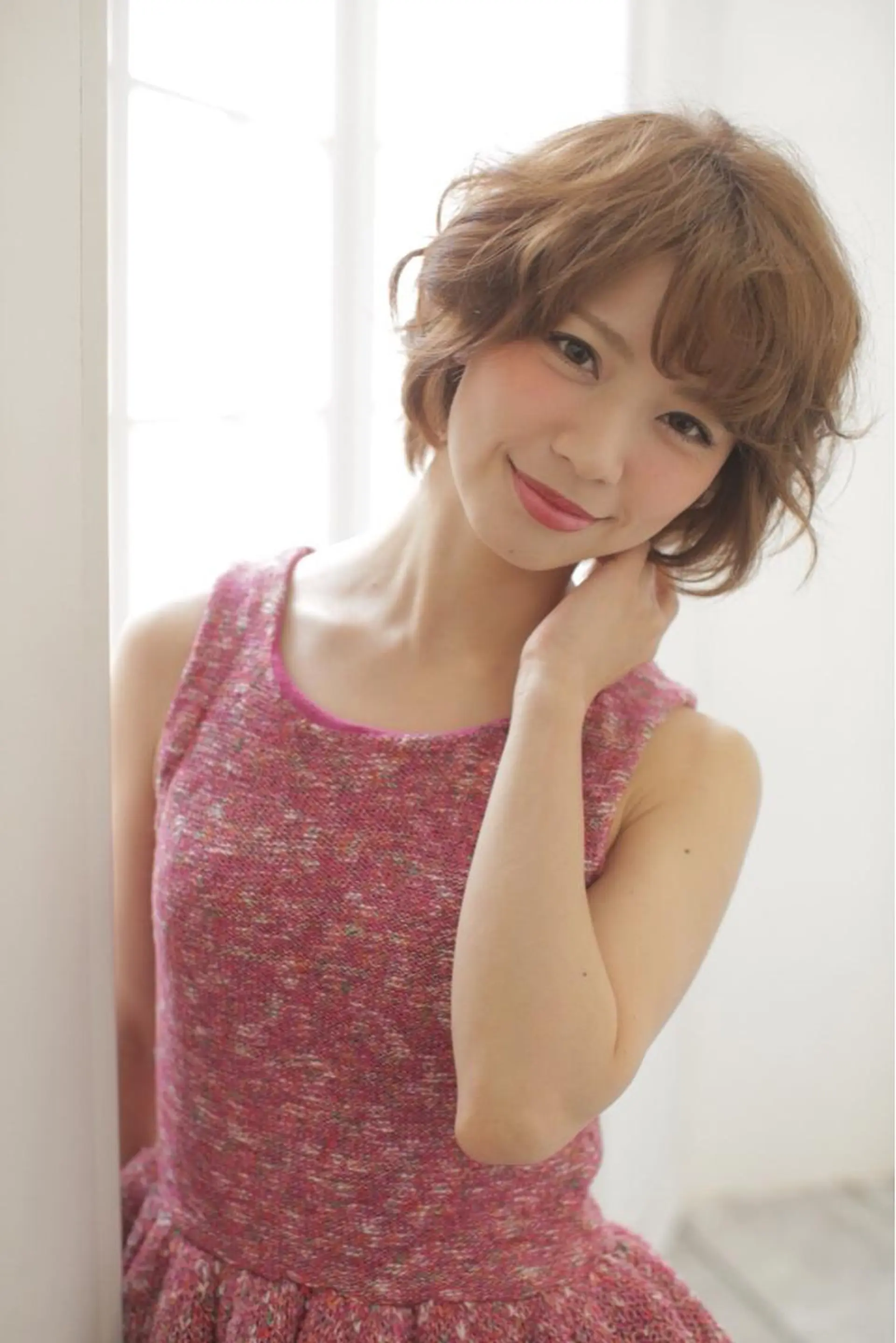 ショート カラー パーマ 黒髪 ボブ 斜めバング 似合わせカット ショートヘア エイト ウメダのヘアスタイル