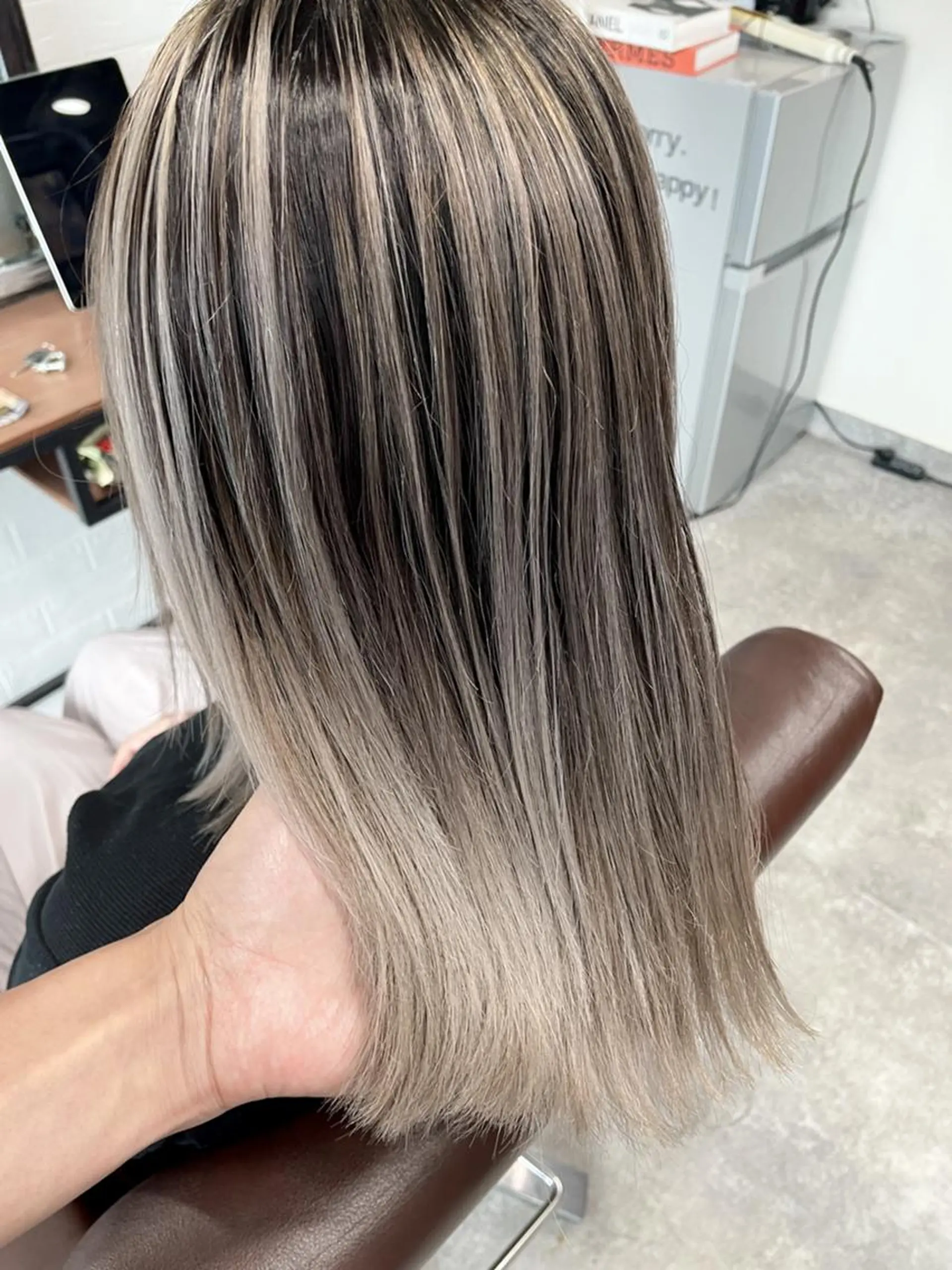 ミディアム カラー バレイヤージュ ベージュカラー ホワイトベージュ ボブ レイヤーカット カット ヘアカラー トリートメント WONK. ウォンク 心斎橋のヘアスタイル