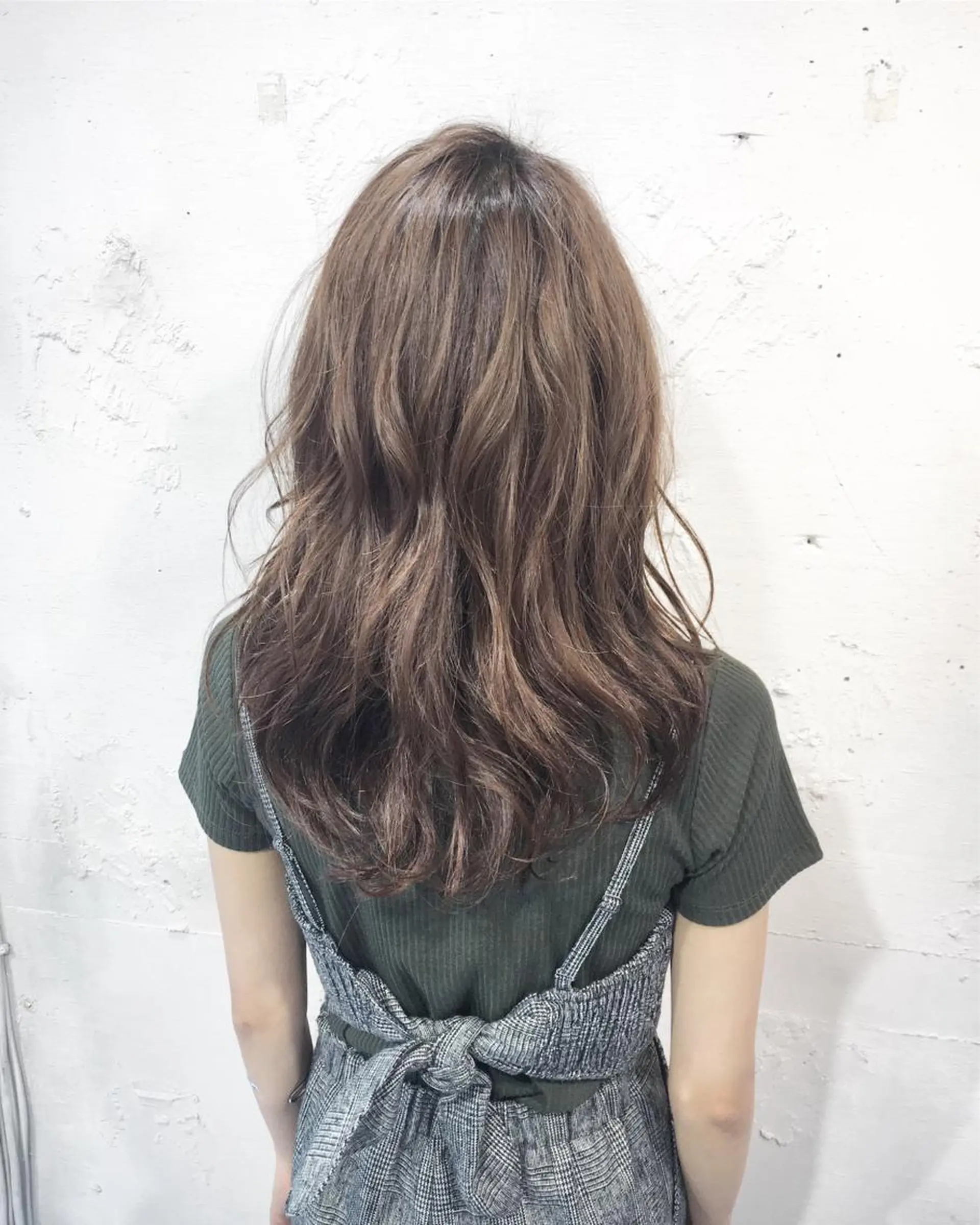 セミロング カラー アッシュ ✨艶髪✨透明感✨ 山内大樹のヘアスタイル