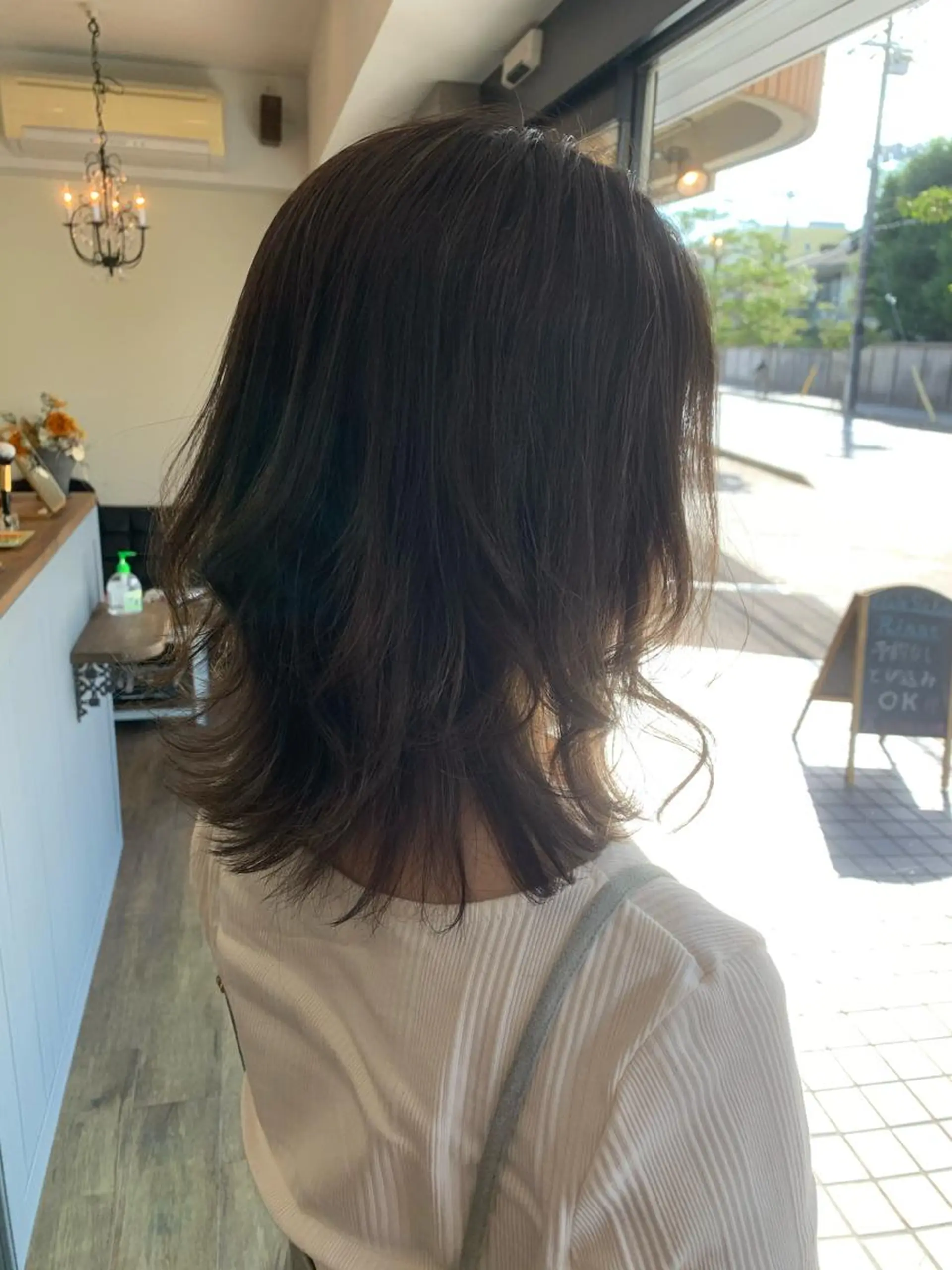 ミディアム レイヤーカット ウルフカット ウルフレイヤー カット ヘアカラー リンネ 甲東園のヘアスタイル