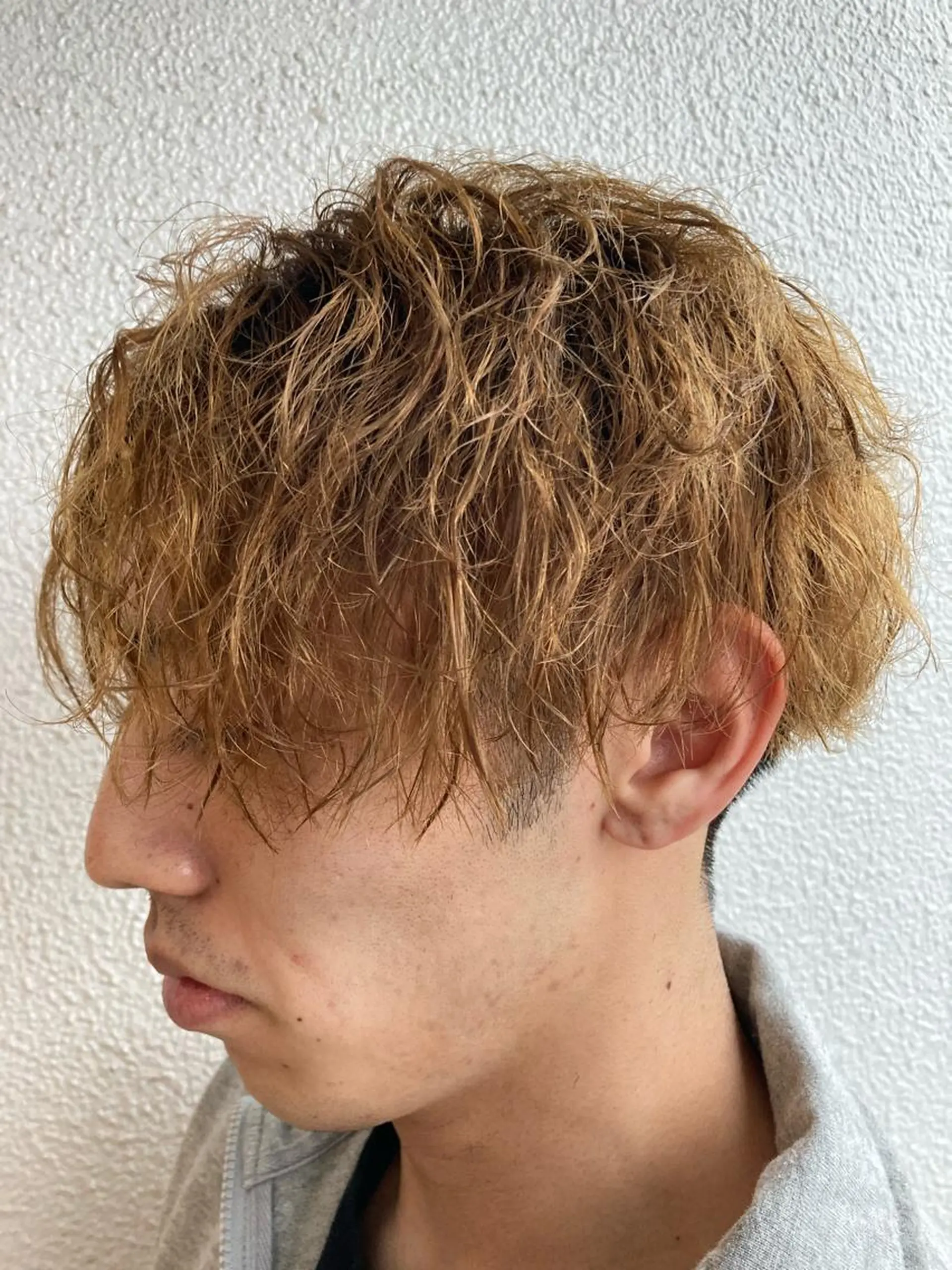 ショート パーマ メンズ メンズブリーチ メンズパーマ メンズツイストパーマ ツイストパーマ カット ヘアカラー To-kai所属・内村 純也のヘアスタイル