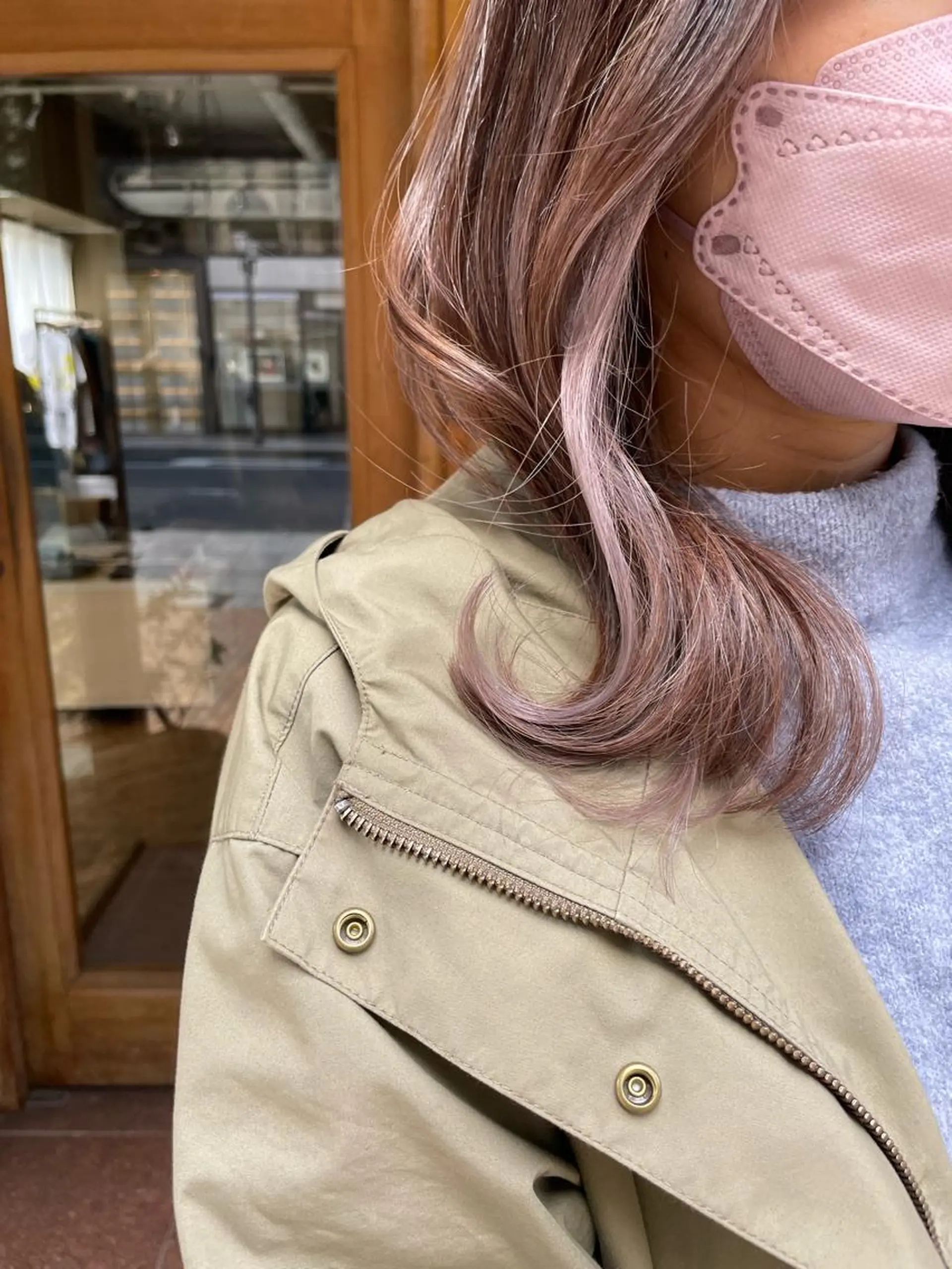 ミディアム カラー ベージュカラー イヤリングカラー ピンクカラー ピンクベージュ ヘアカラー トリートメント VERONIQUE所属・山本 雅由のヘアスタイル