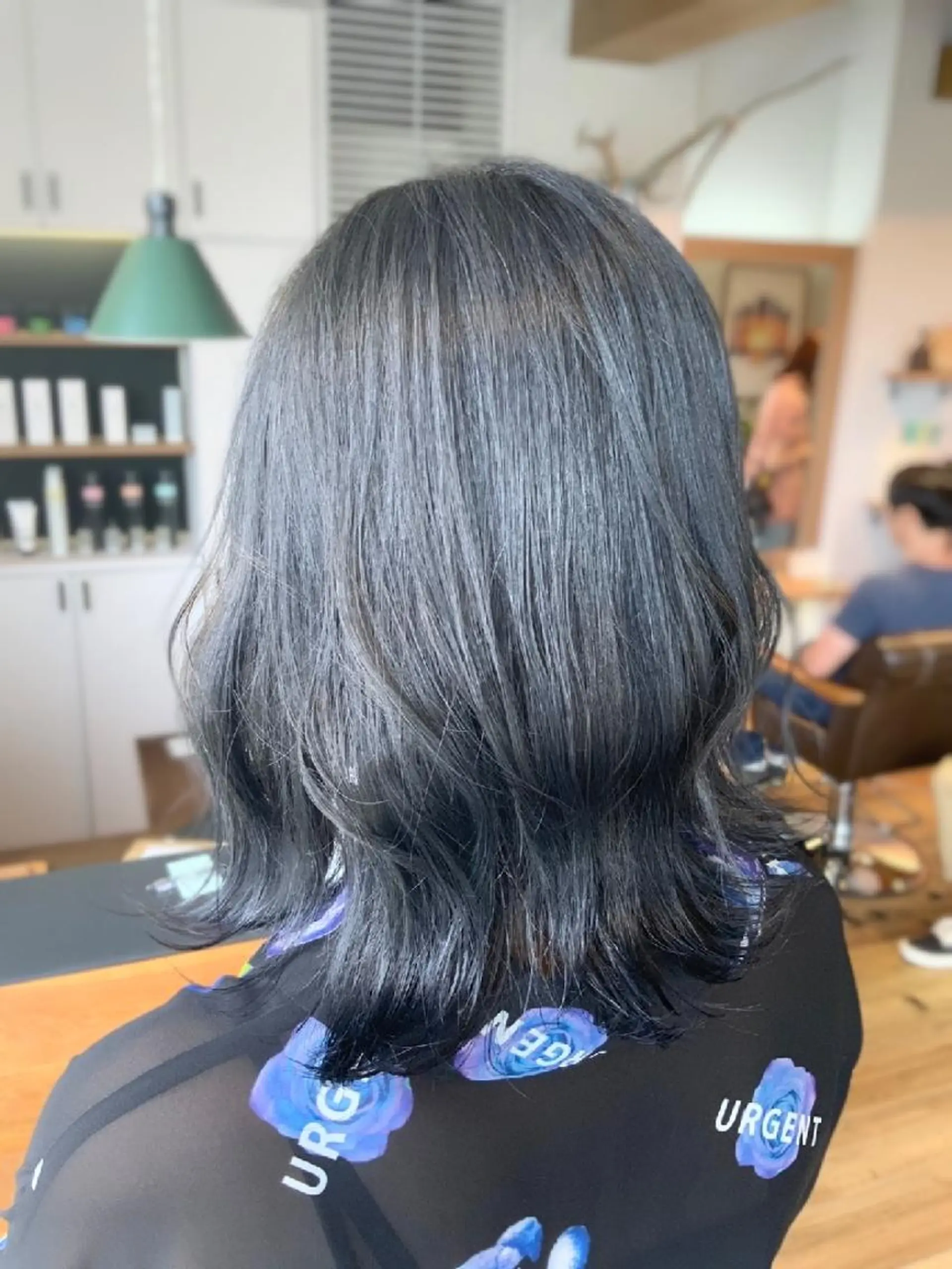 カラー 黒髪 ブリーチ ブルーカラー ブルーブラック ヘアカラー トリートメント 堀 望美のヘアスタイル