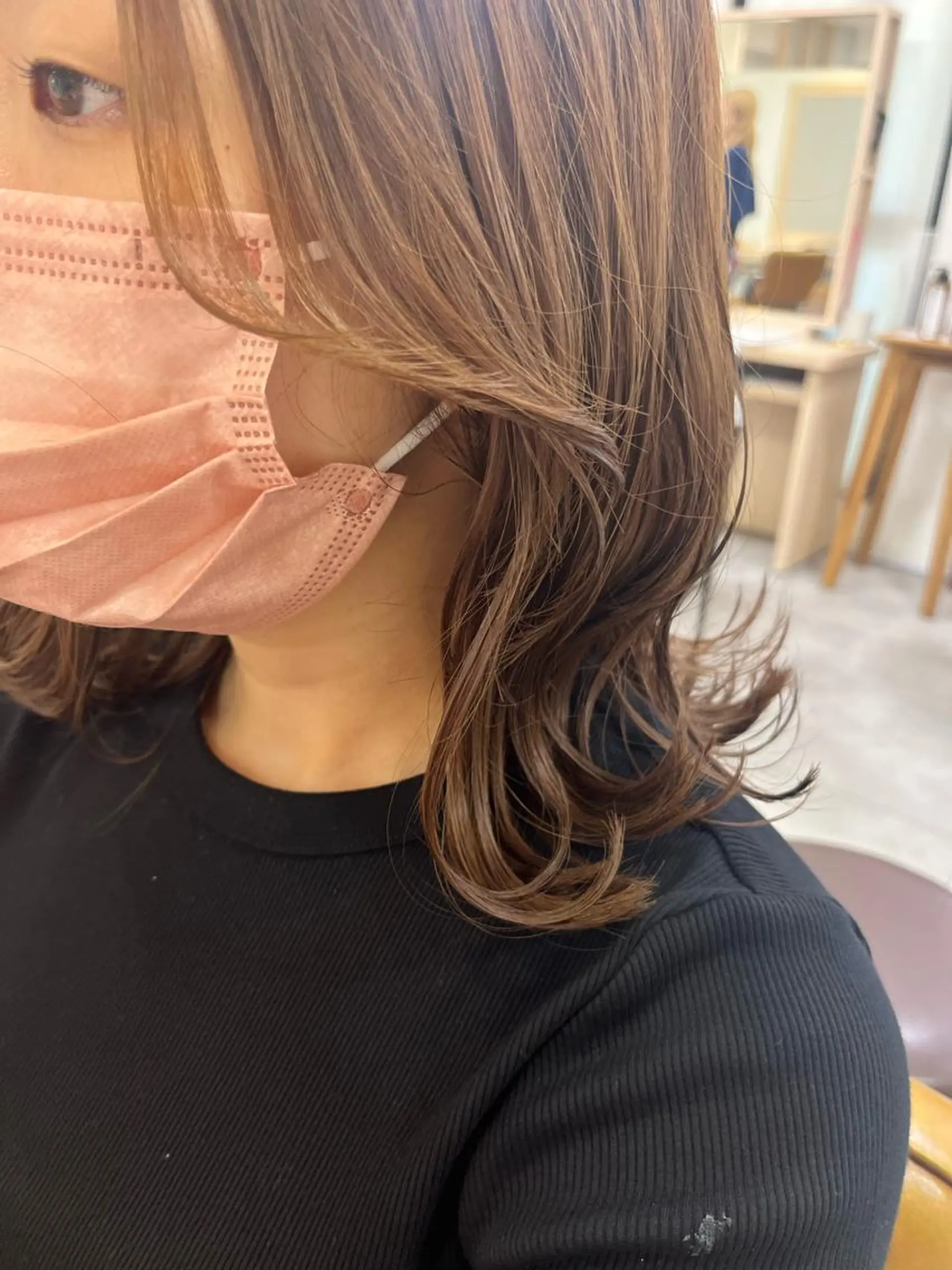 セミロング くびれヘア 顔まわりレイヤー 顔周りカット レイヤーカット Hikari /赤み消しカラーのヘアスタイル