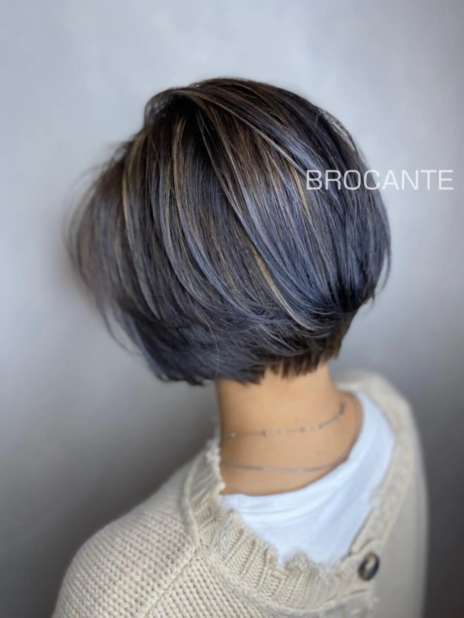 ショート カラー ショートボブ 透明感カラー ハイライトカラー シルバー ボブ BROCANTE✂︎ karasawa.nのヘアスタイル