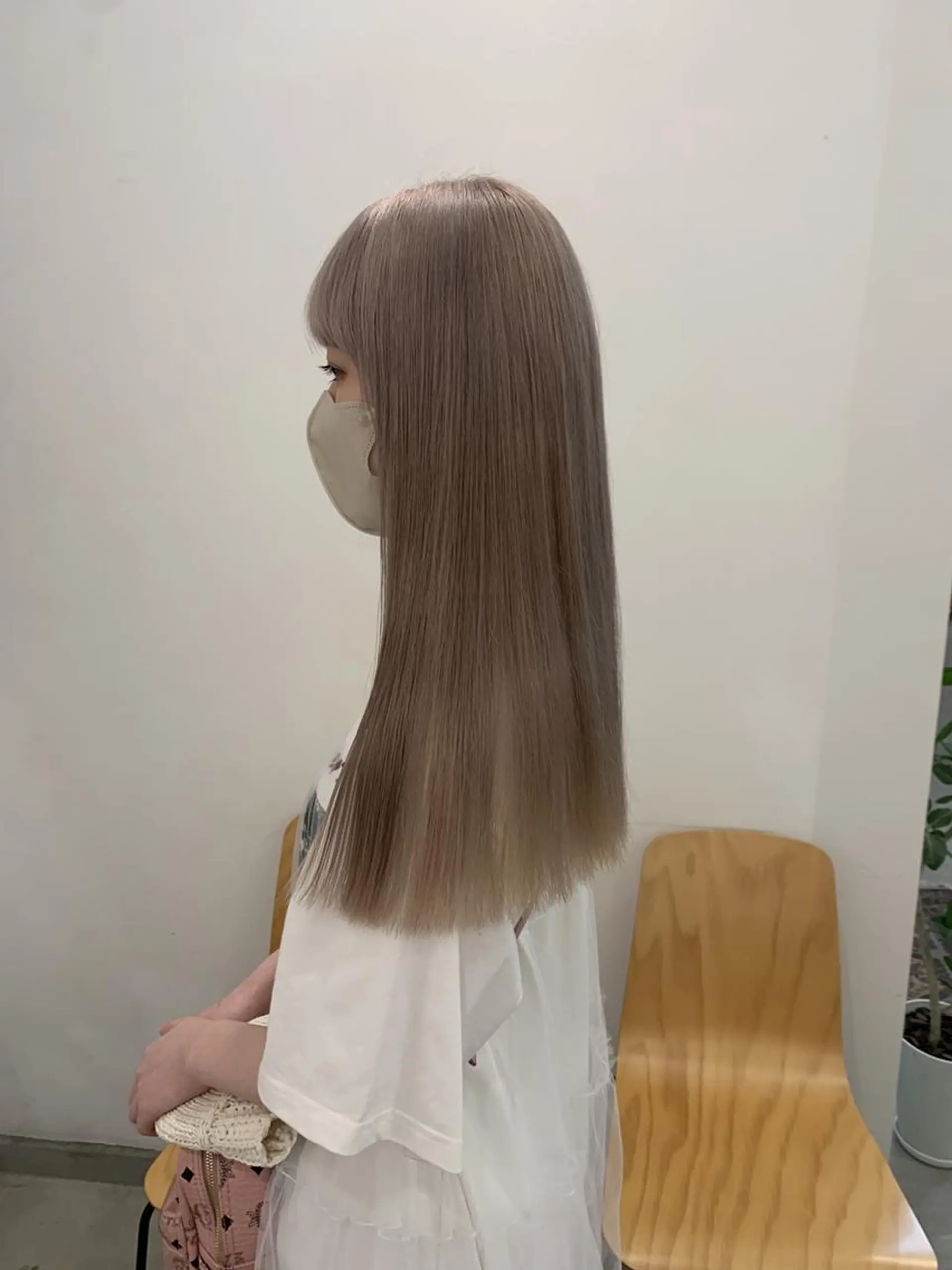 ロング カラー ベージュカラー ブリーチ ケアブリーチ 透明感カラー グレージュ ブリーチカラーが人気 onnuのヘアスタイル