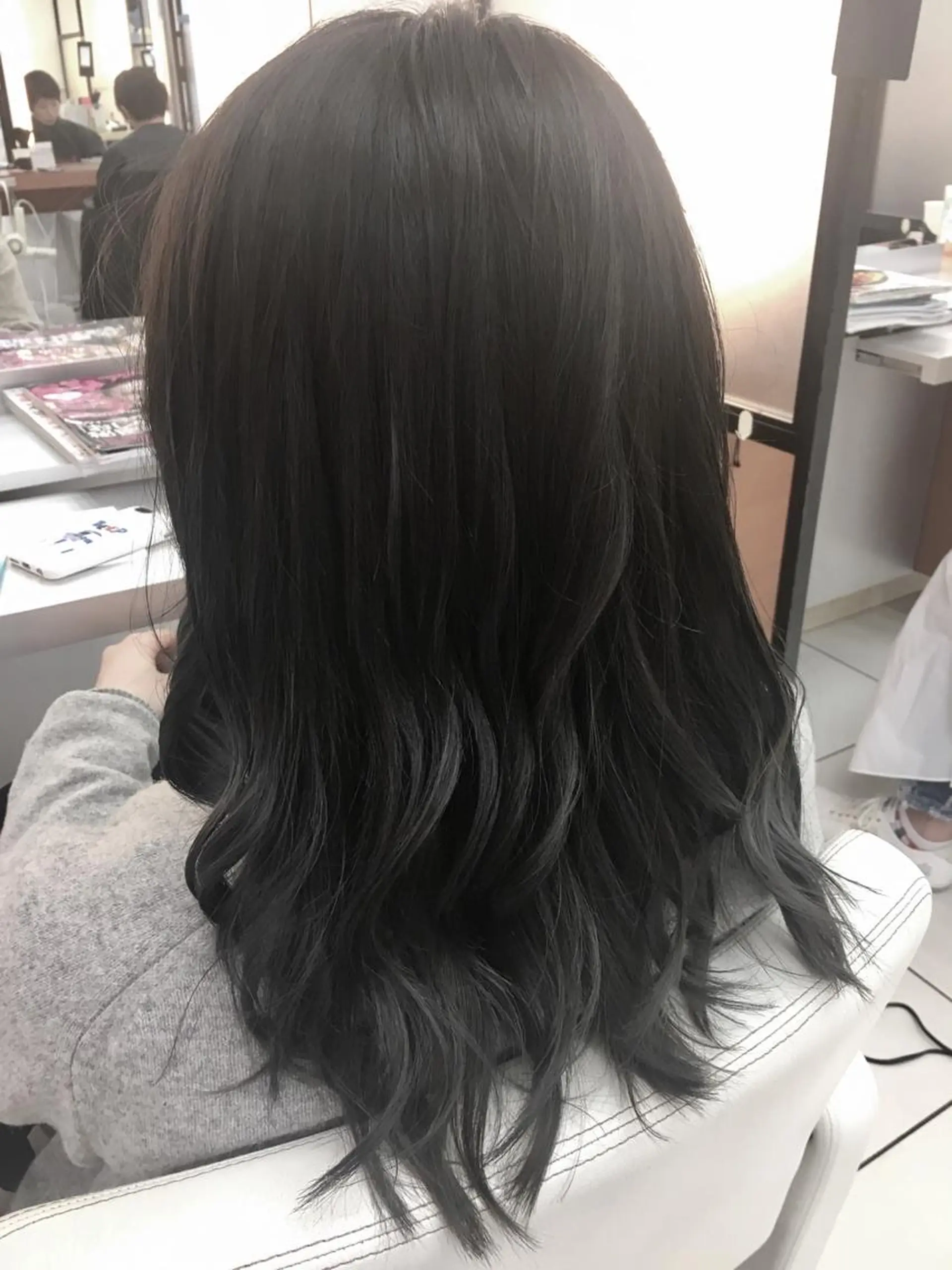 カラー ブルーカラー ブルージュ イルミナカラー 外国人風カラー 縮毛矯正 N° jillva ♦️川端裕司♦️のヘアスタイル