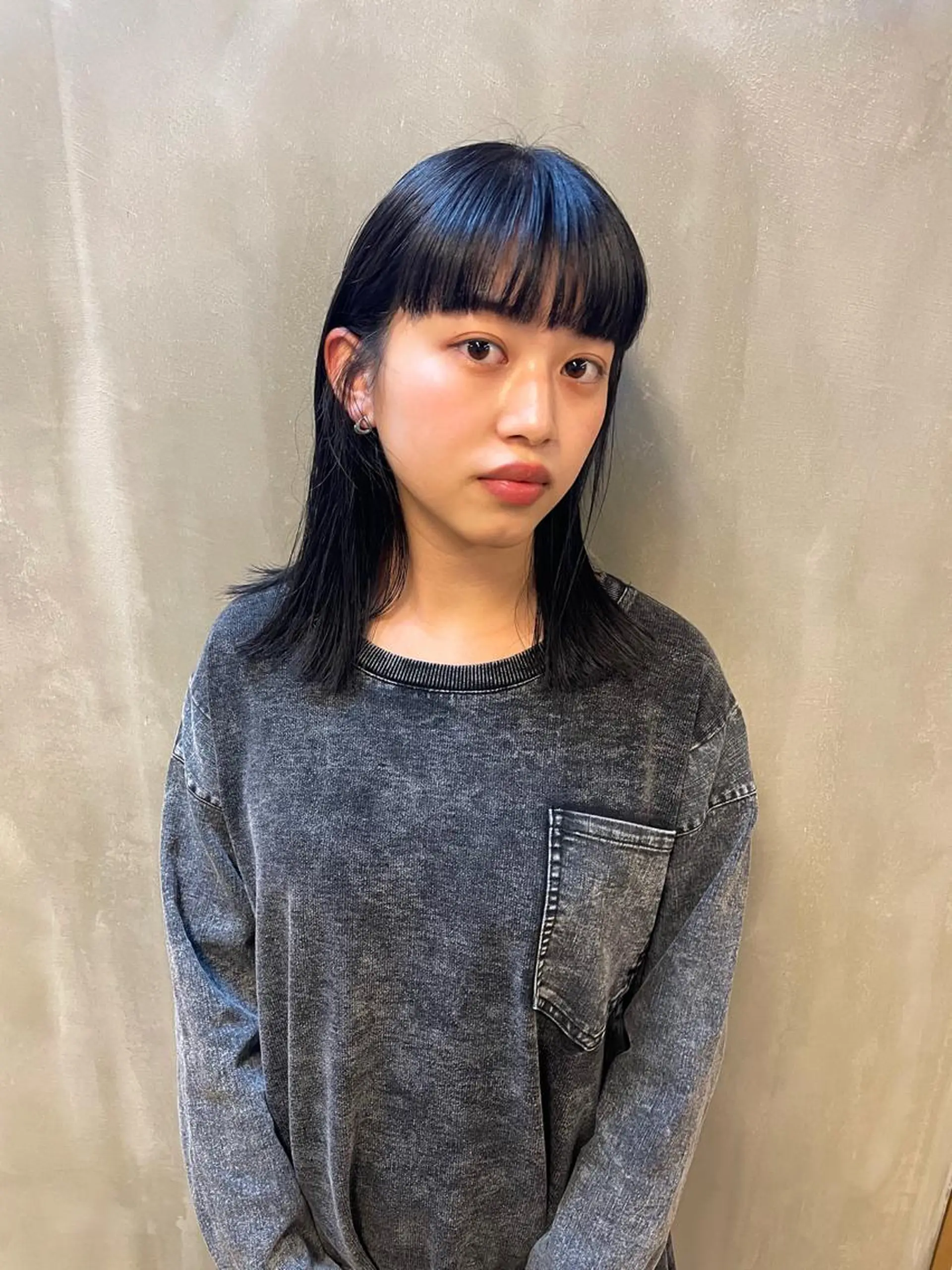 ミディアム カラー パーマ ヘアアレンジ メンズ キッズ ネイル マツエク・マツパ アイブロウ ブルーカラー ブルー カット ヘアカラー トリートメント tatsumi/ボブ ウルフ/レイヤーのヘアスタイル