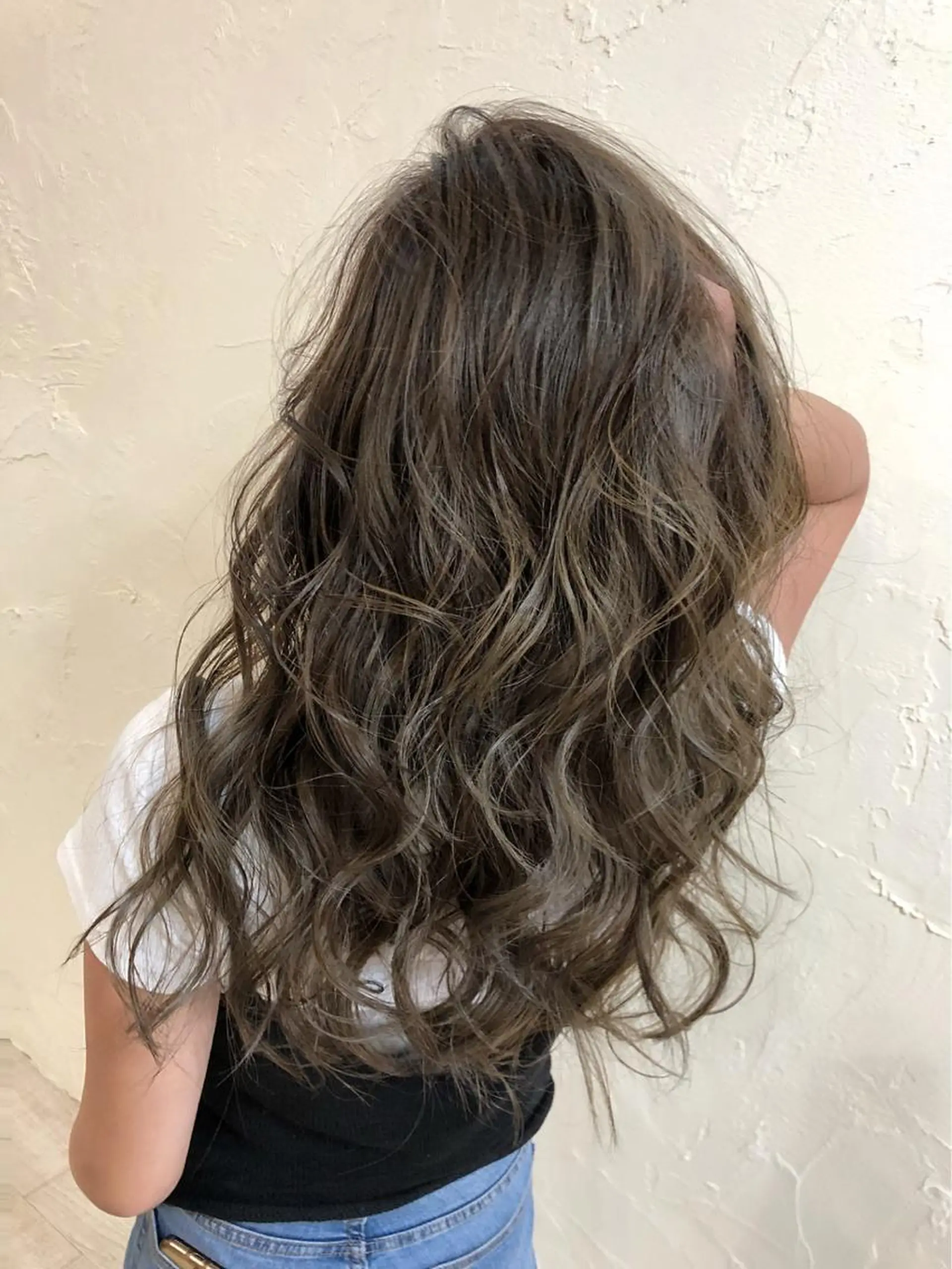 ロング カラー 韓国レイヤー外国人風 透明感カラー髪質改善のヘアスタイル