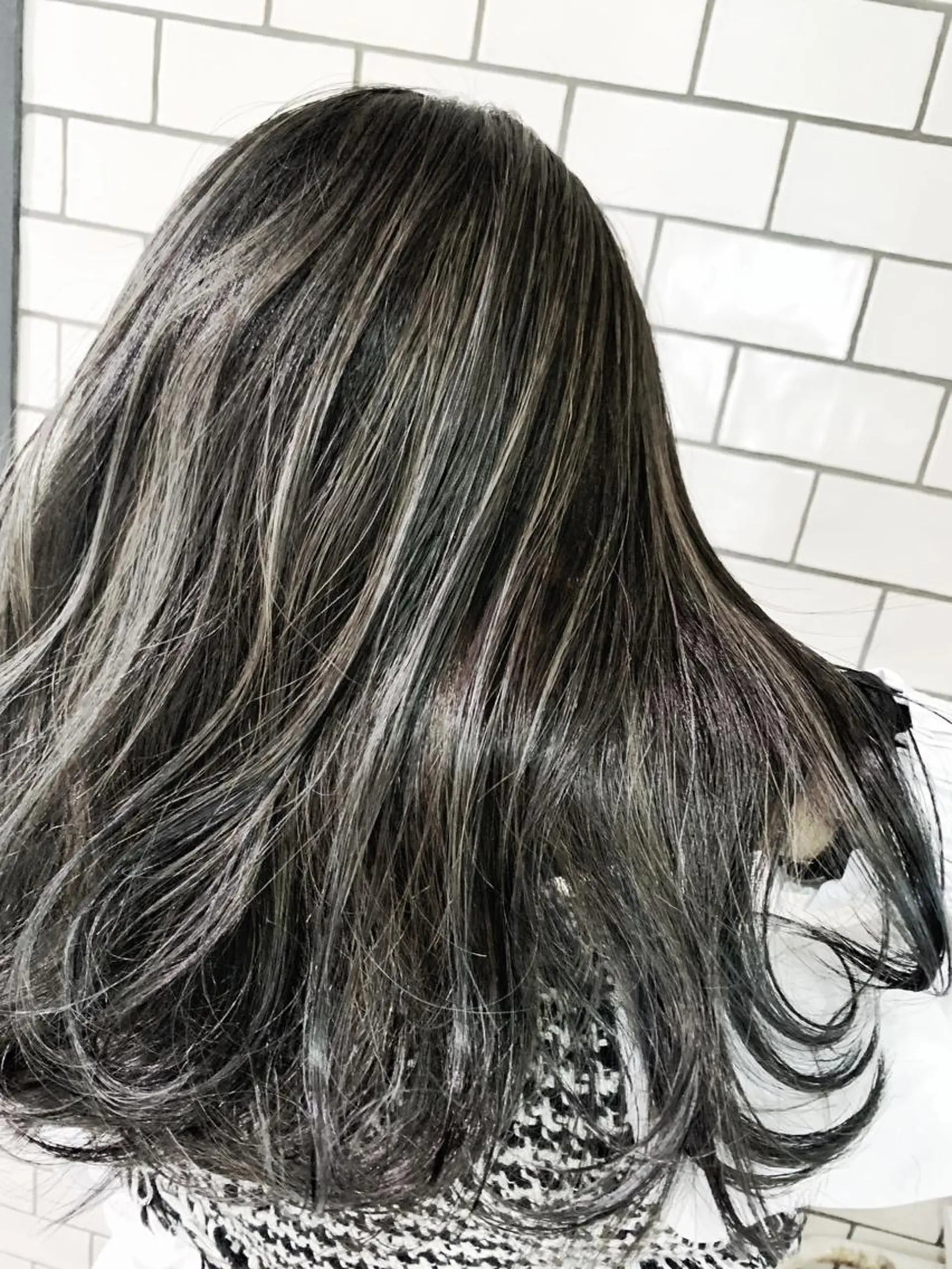 セミロング カラー ヘアアレンジ アッシュ ブリーチ デザインカラー ハイライトカラー ハイライト 指名支持率NO.1 スタイリストのヘアスタイル