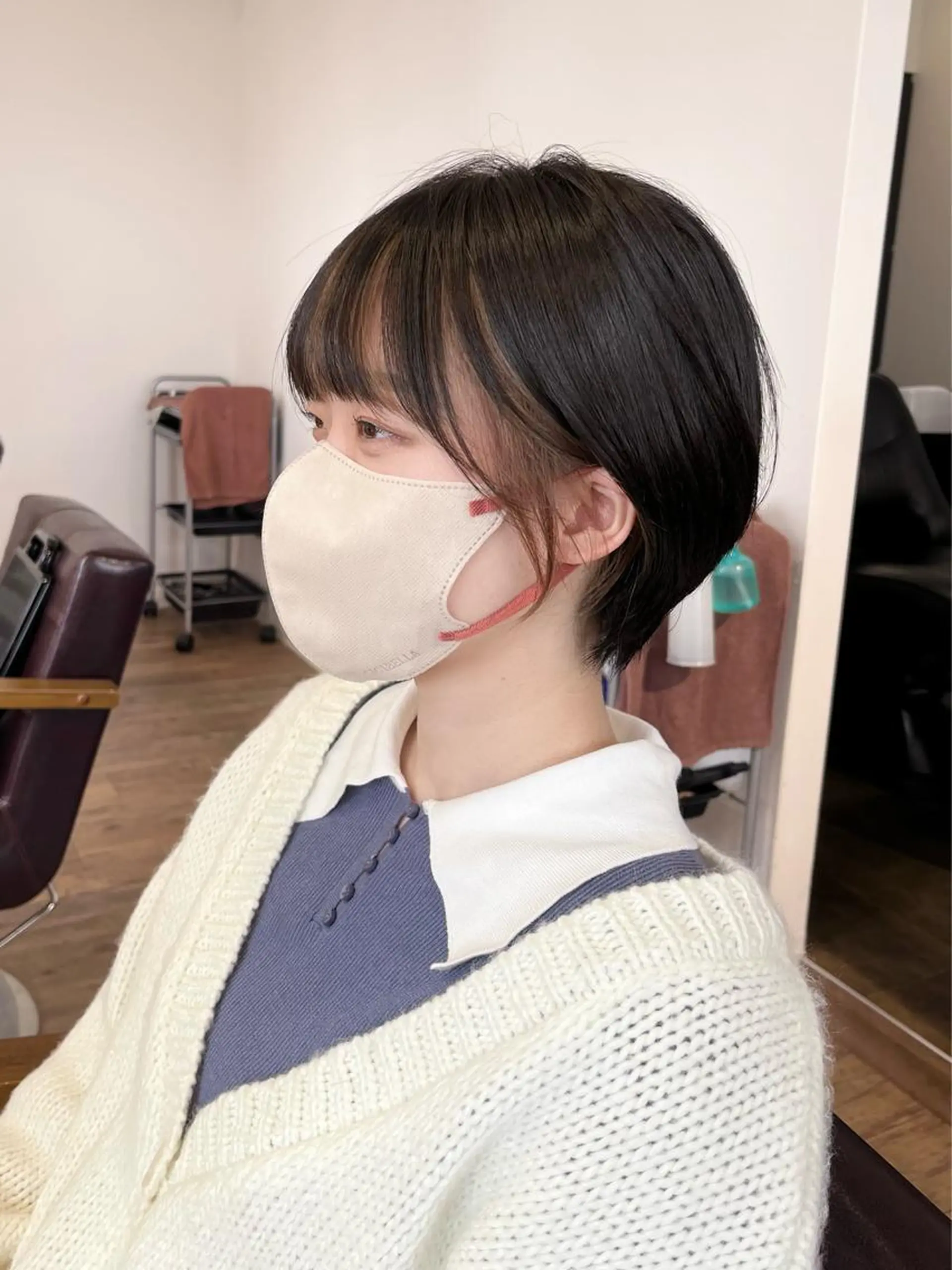 ショート カラー ミストバング ベージュカラー ブリーチ  フェイスフレーミング ショートヘア ヘアカラー KIZU 髪質改善 オカルト怪談のヘアスタイル