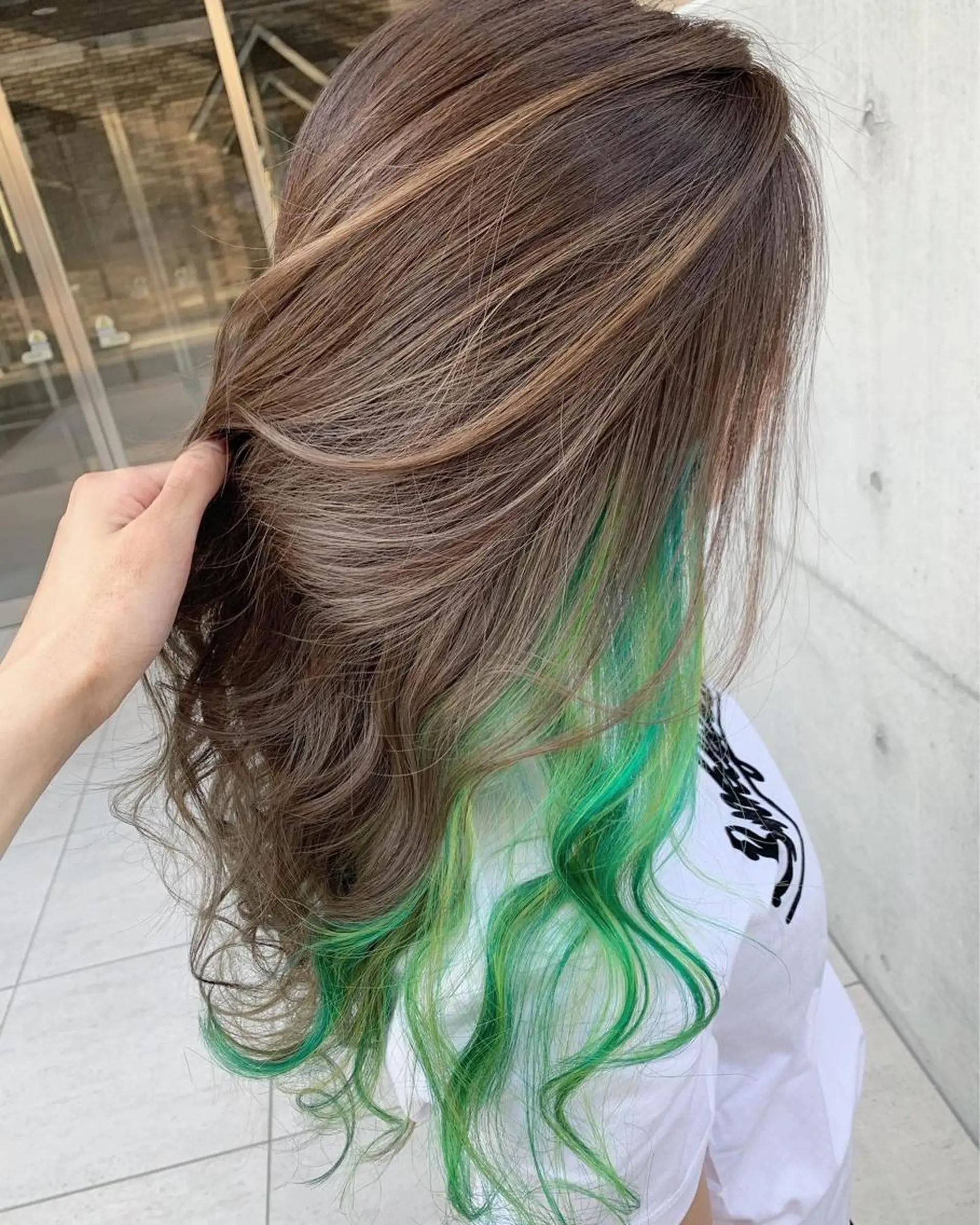 セミロング カット ヘアカラー トリートメント エミュスト心斎橋所属・🎨カラー&髪質改善 職人　松葉優希のヘアスタイル