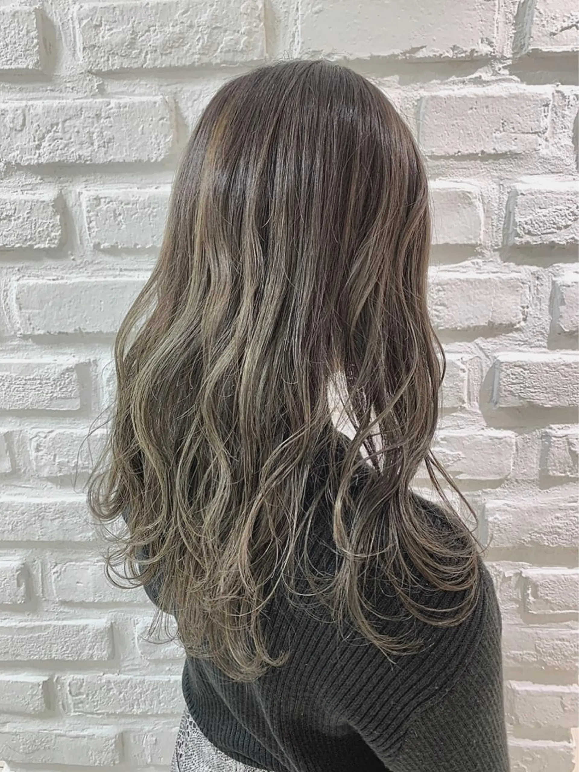 ロング カラー ブリーチ デザインカラー グラデーションカラー グレージュ ハイライトカラー ヘアカラー トリートメント 【デザインカラー】 粥川佳日望のヘアスタイル