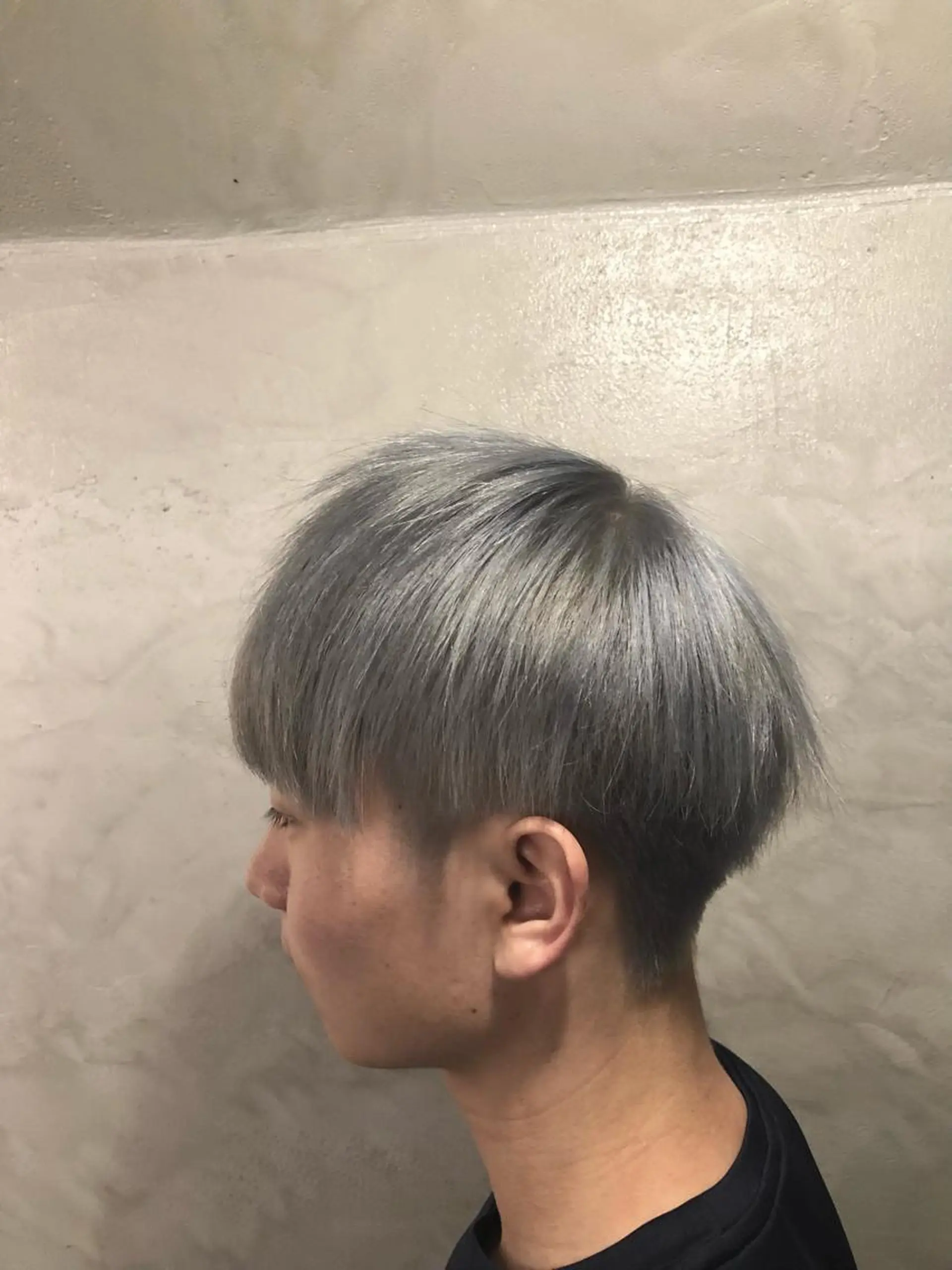 カラー メンズ シルバー ヘアカラー FUJINO RYOのヘアスタイル