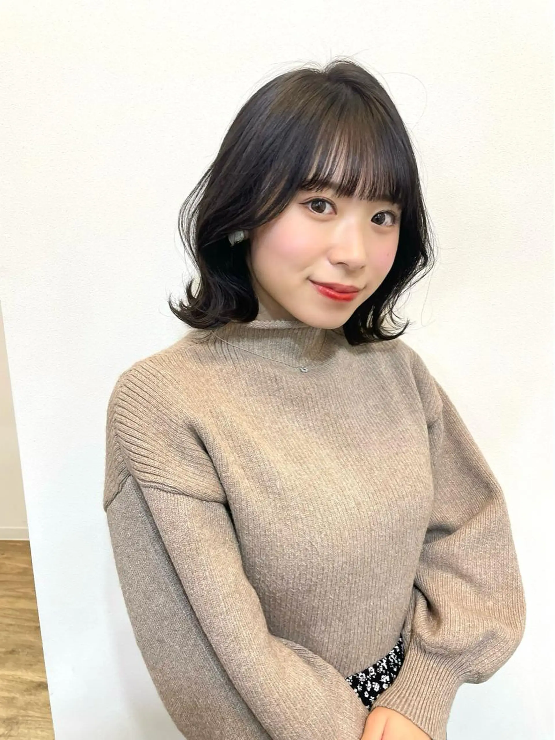 ミディアム カラー 黒髪 ブリーチ ブルーカラー ブルーブラック ケアブリーチ ブリーチなしカラー 特化　　kaiのヘアスタイル