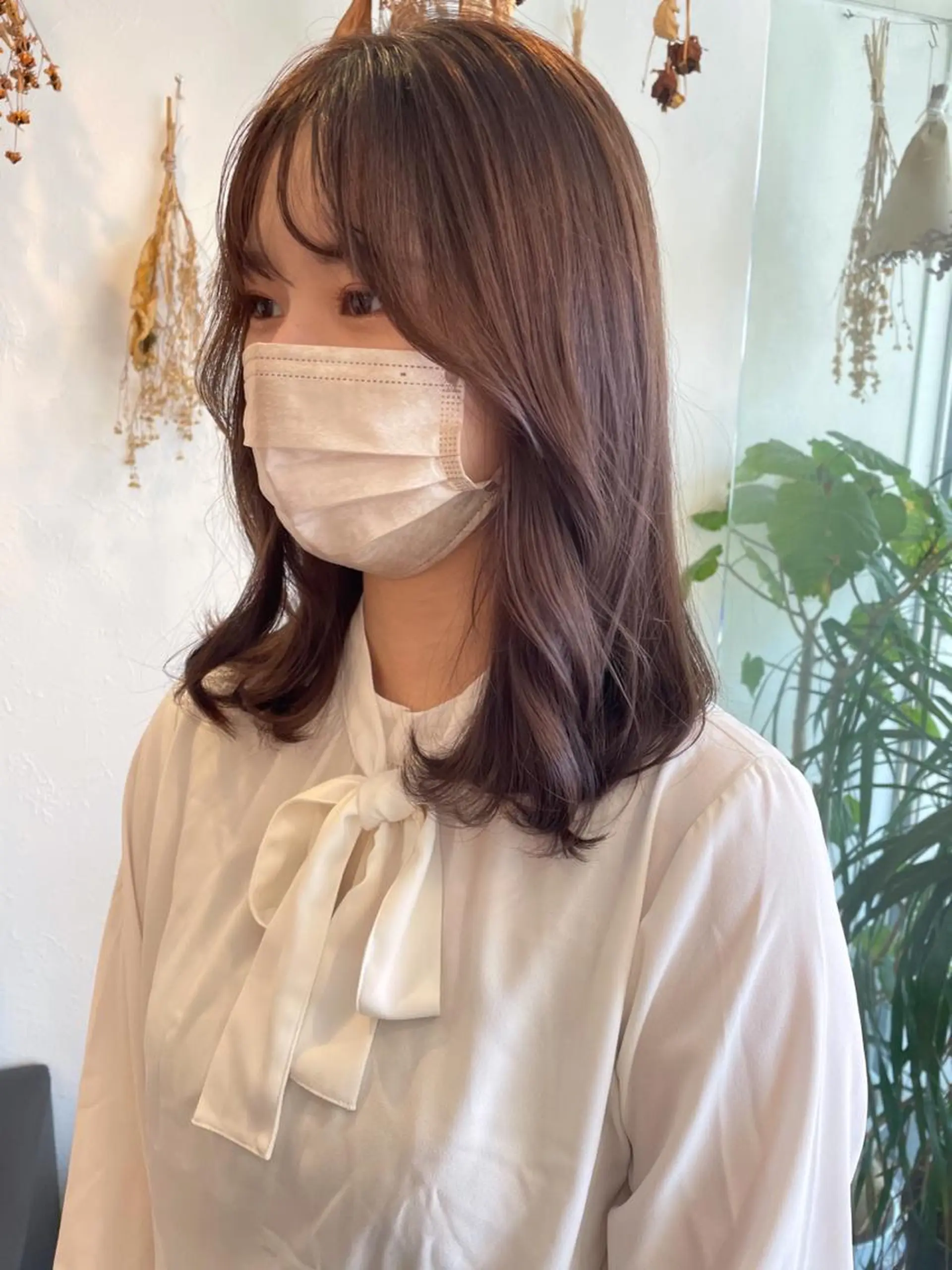 セミロング カラー ベージュカラー ブリーチ ショコラベージュ ブリーチなしカラー カット ヘアカラー トリートメント m ā l o.🌷 サカモトマイコのヘアスタイル