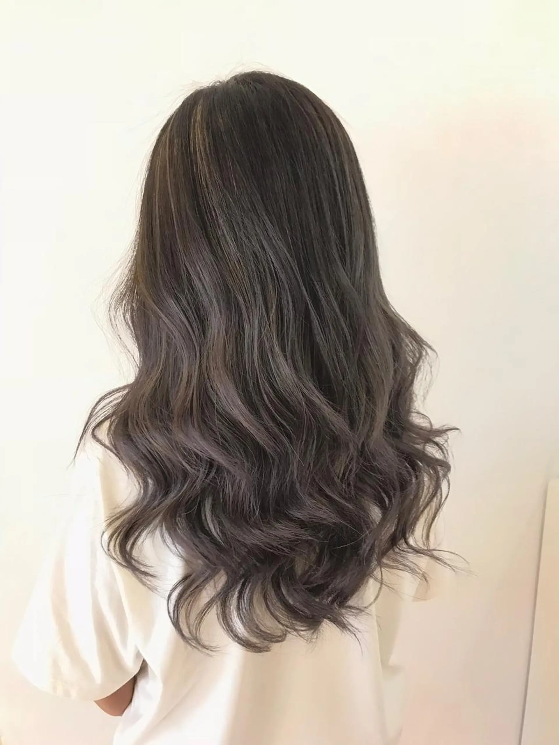 セミロング カット ヘアカラー トリートメント GO TODAYシェアサロン原宿Leap店所属・髪質改善 レイヤー Naoyaのヘアスタイル