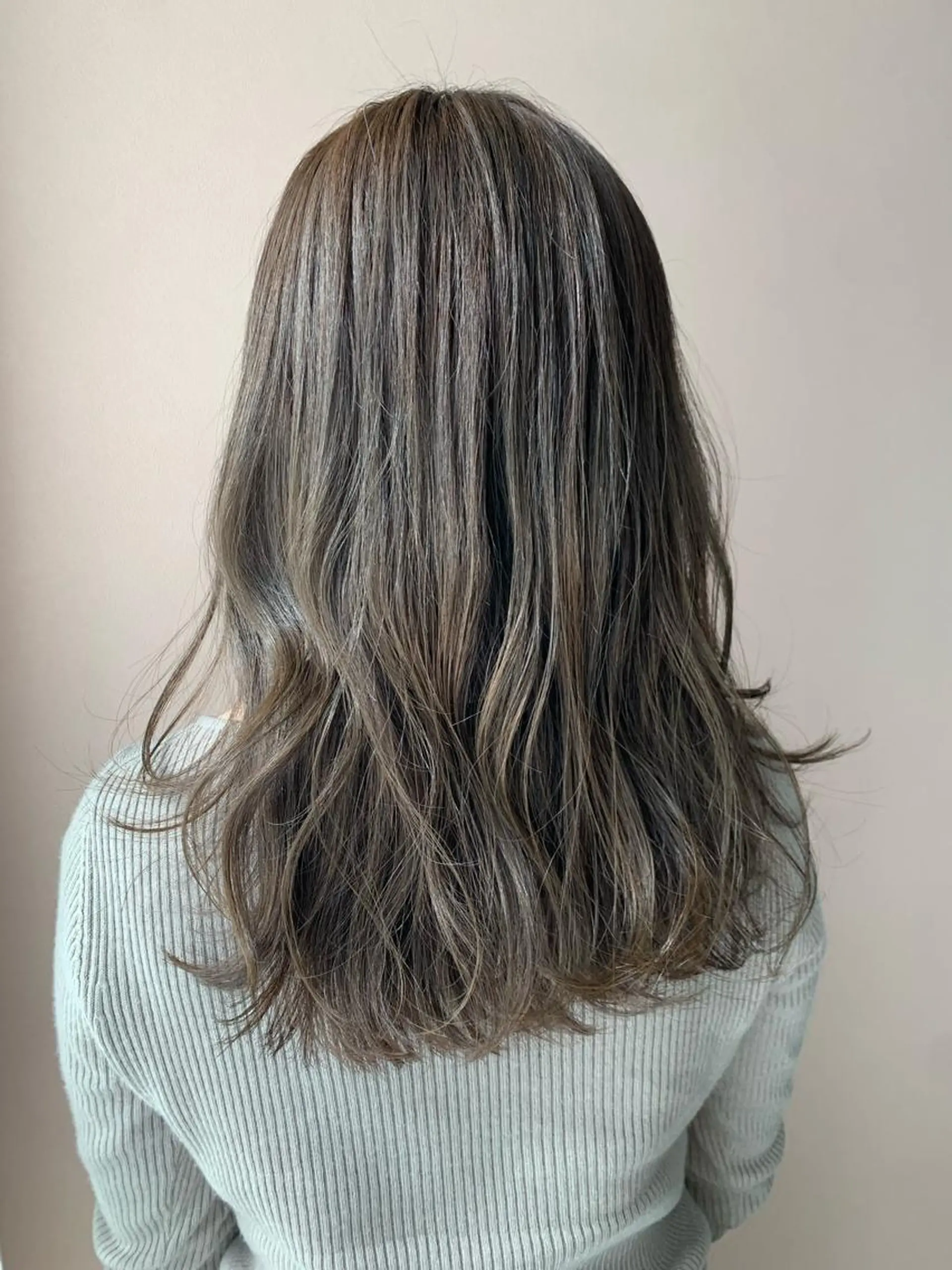 ロング カラー アッシュ ベージュカラー 透明感カラー カット ヘアカラー トリートメント hub hair レイヤー/透明感のヘアスタイル